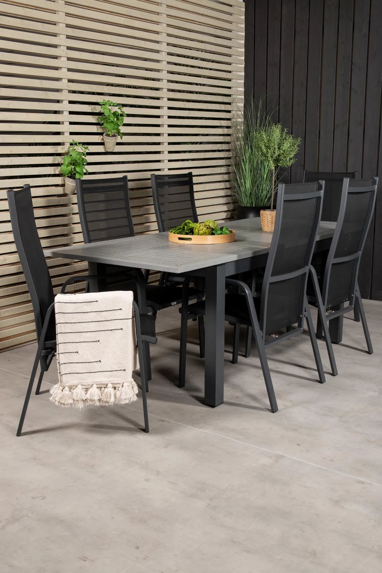 Venture Home Albany: Stilvolles, erweiterbares Outdoor-Esstischset.