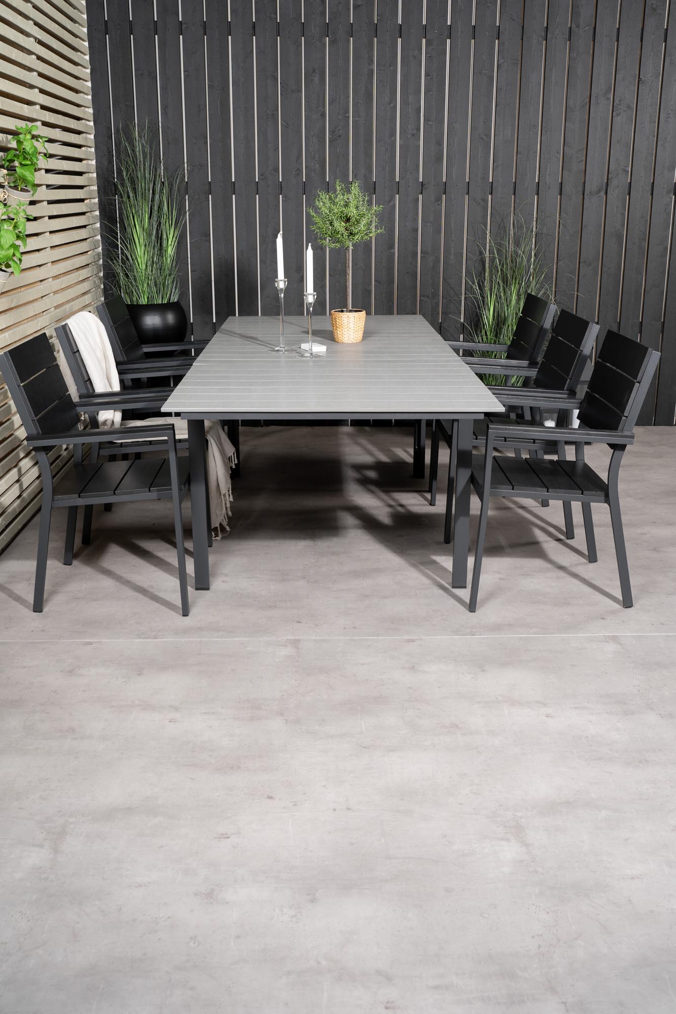Levels Outdoor-Tischset ausziehbar 160cm/6St. in Schwarz präsentiert im Onlineshop von KAQTU Design AG. Gartentischset ist von Venture Home