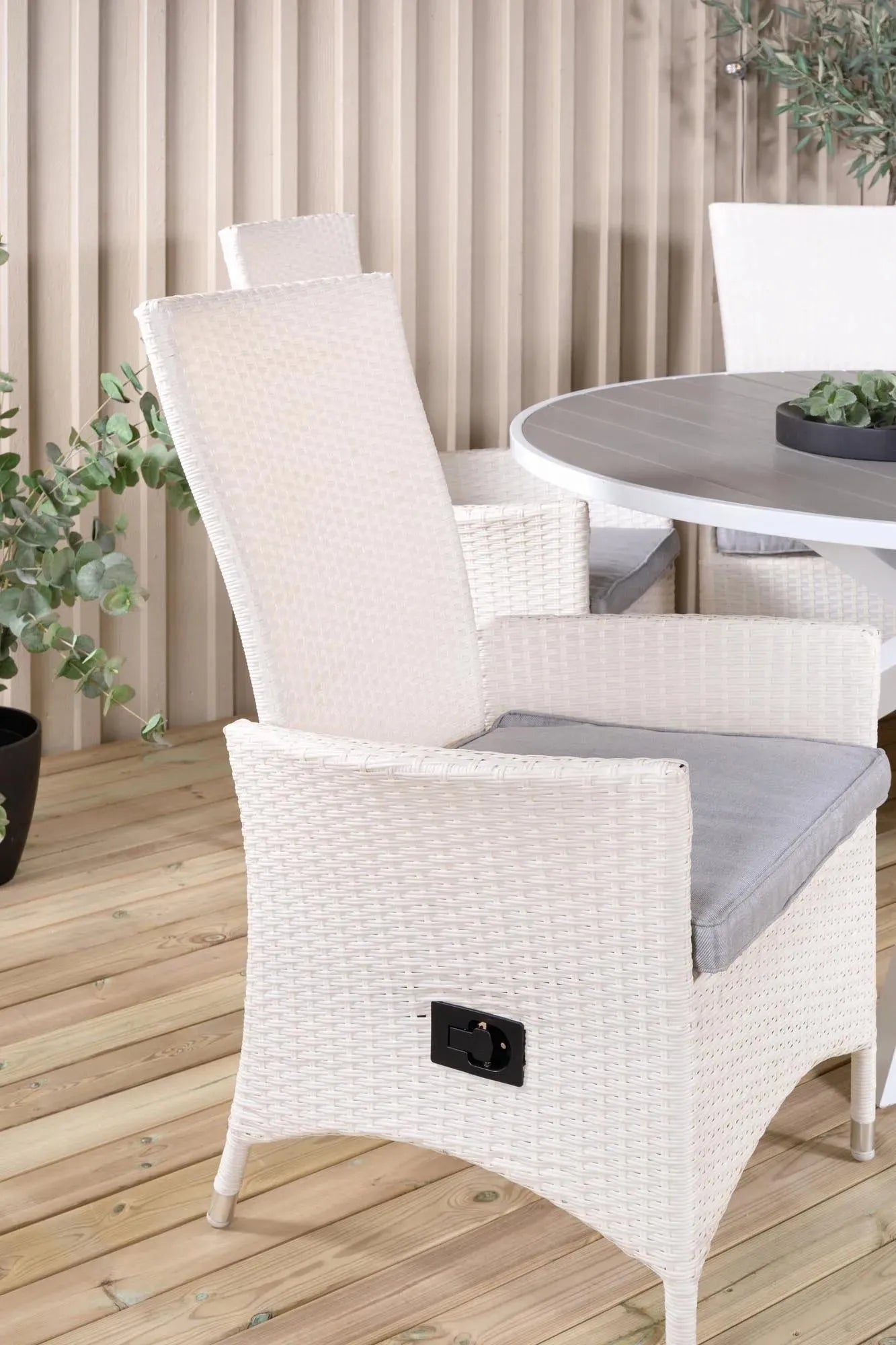 Venture Home Parma Set: Perfekt für gesellige Abende im Freien.