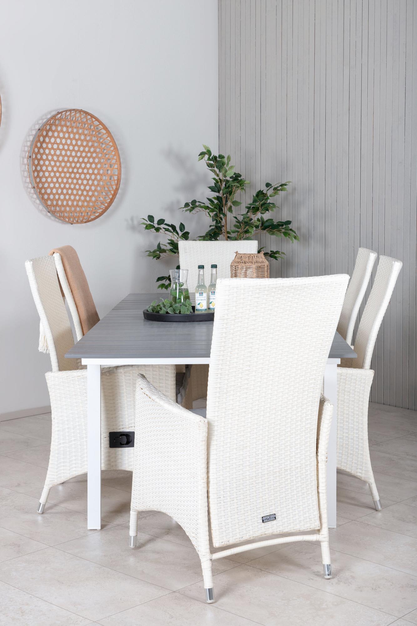 Levels Outdoor-Tischset ausziehbar + Padova 160cm/6St. in Grau weiss präsentiert im Onlineshop von KAQTU Design AG. Gartentischset ist von Venture Home
