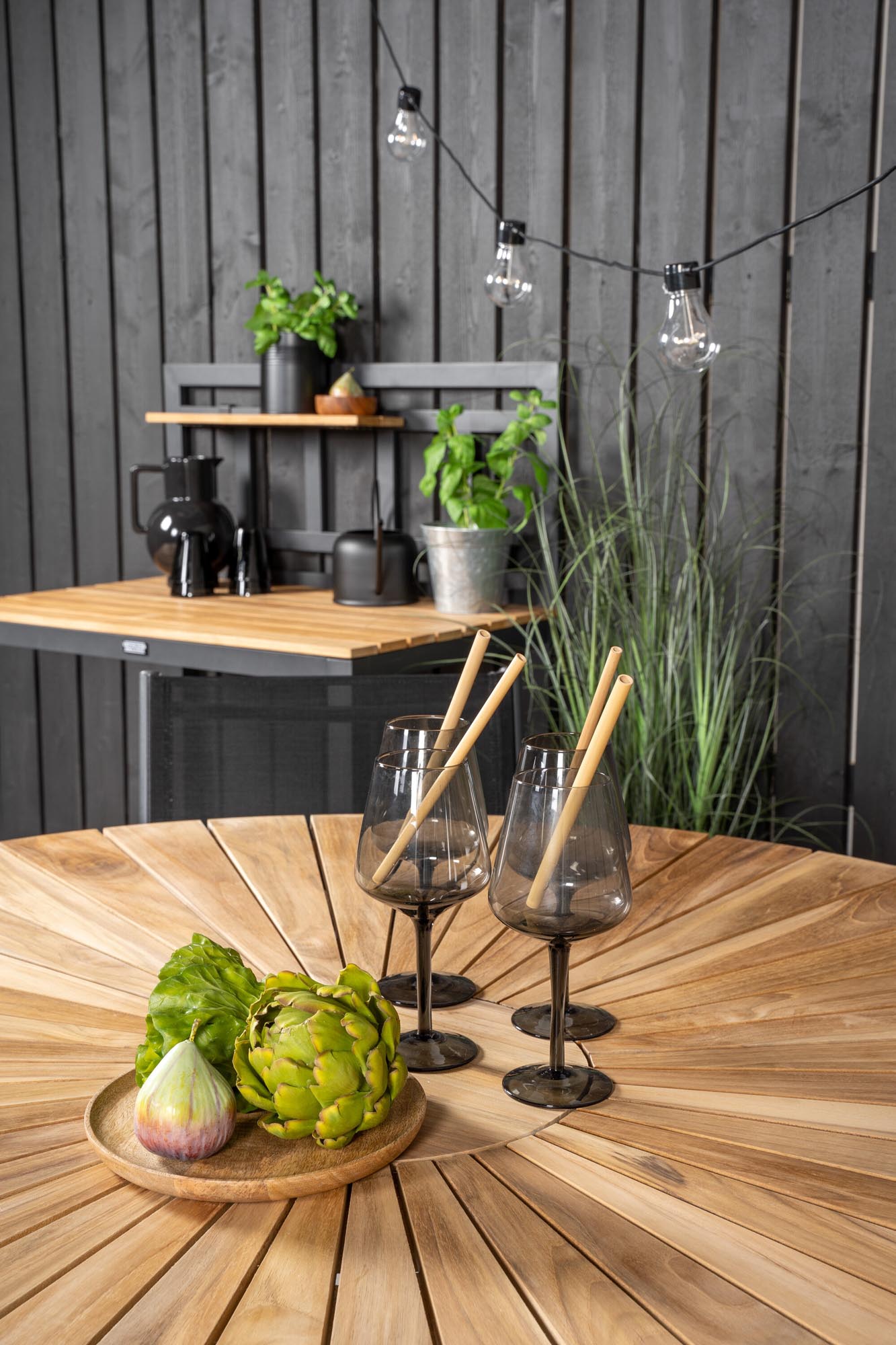 Mexiko Outdoor-Tischset + Santorini ⌀140cm/6St. in Schwarz präsentiert im Onlineshop von KAQTU Design AG. Gartentischset ist von Venture Home
