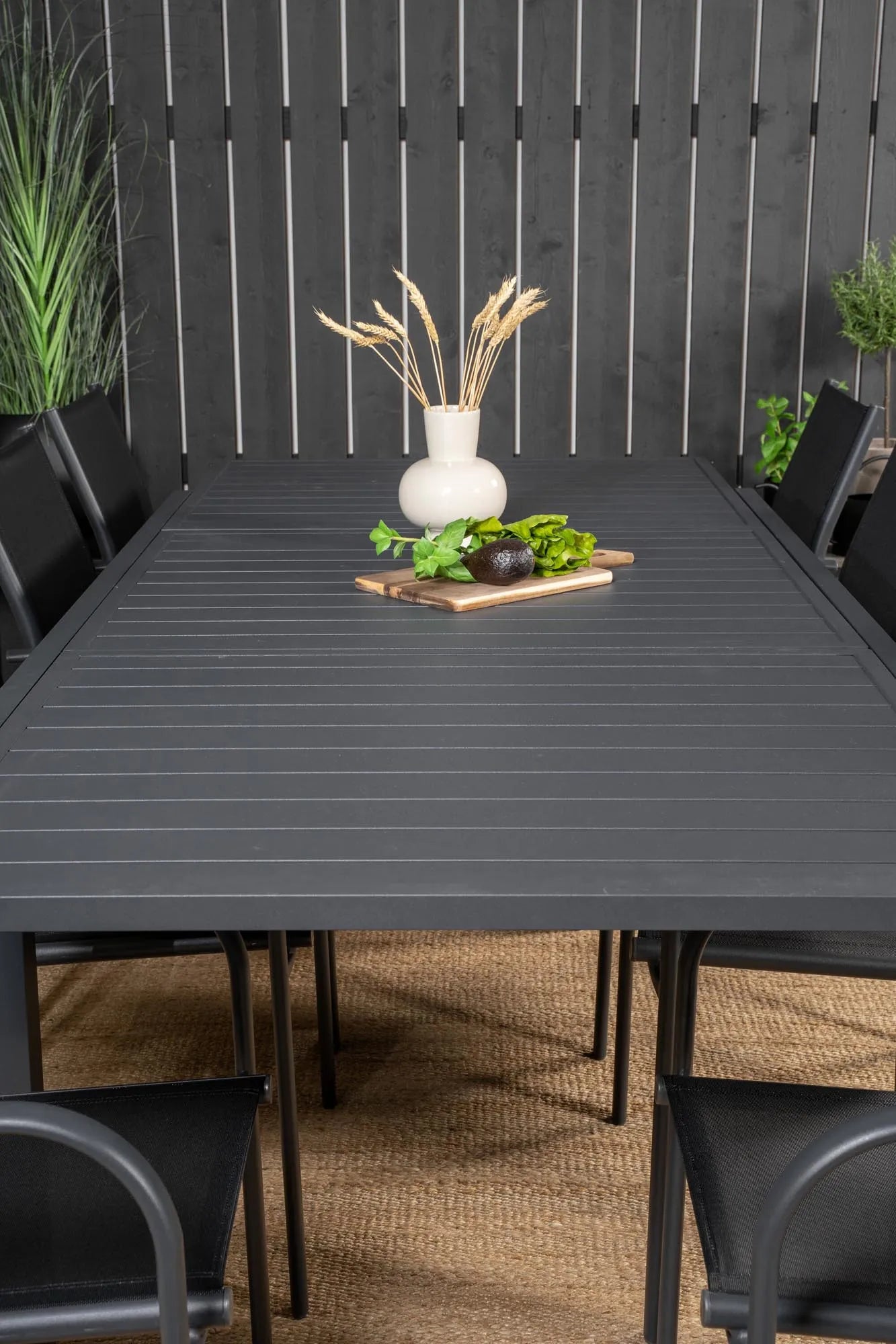Elegantes Marbella Set: Perfekt für große Outdoor-Dinnerpartys.