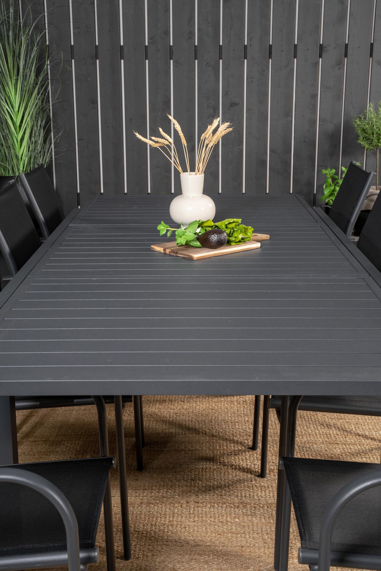 Marbella Outdoor-Tischset ausziehbar + Santorini 240cm/8St. in Schwarz präsentiert im Onlineshop von KAQTU Design AG. Gartentischset ist von Venture Home