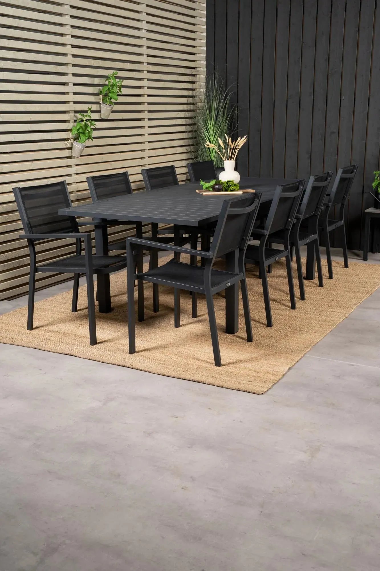Elegantes, erweiterbares Tischset für unvergessliche Outdoor-Momente.