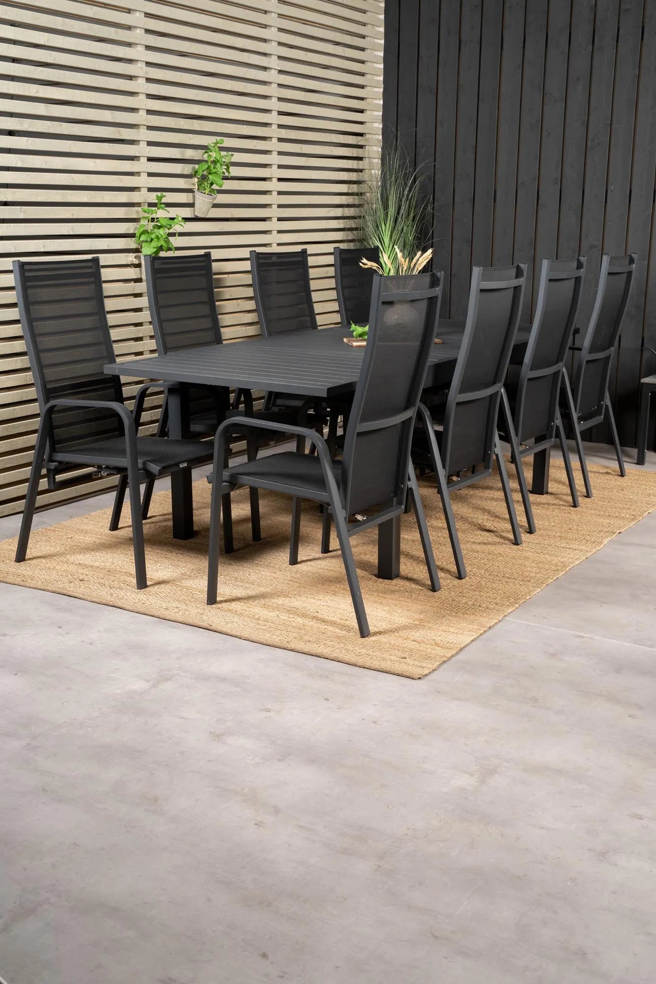 Venture Home: Flexibles Outdoor-Set für luxuriöse Gartenmomente.