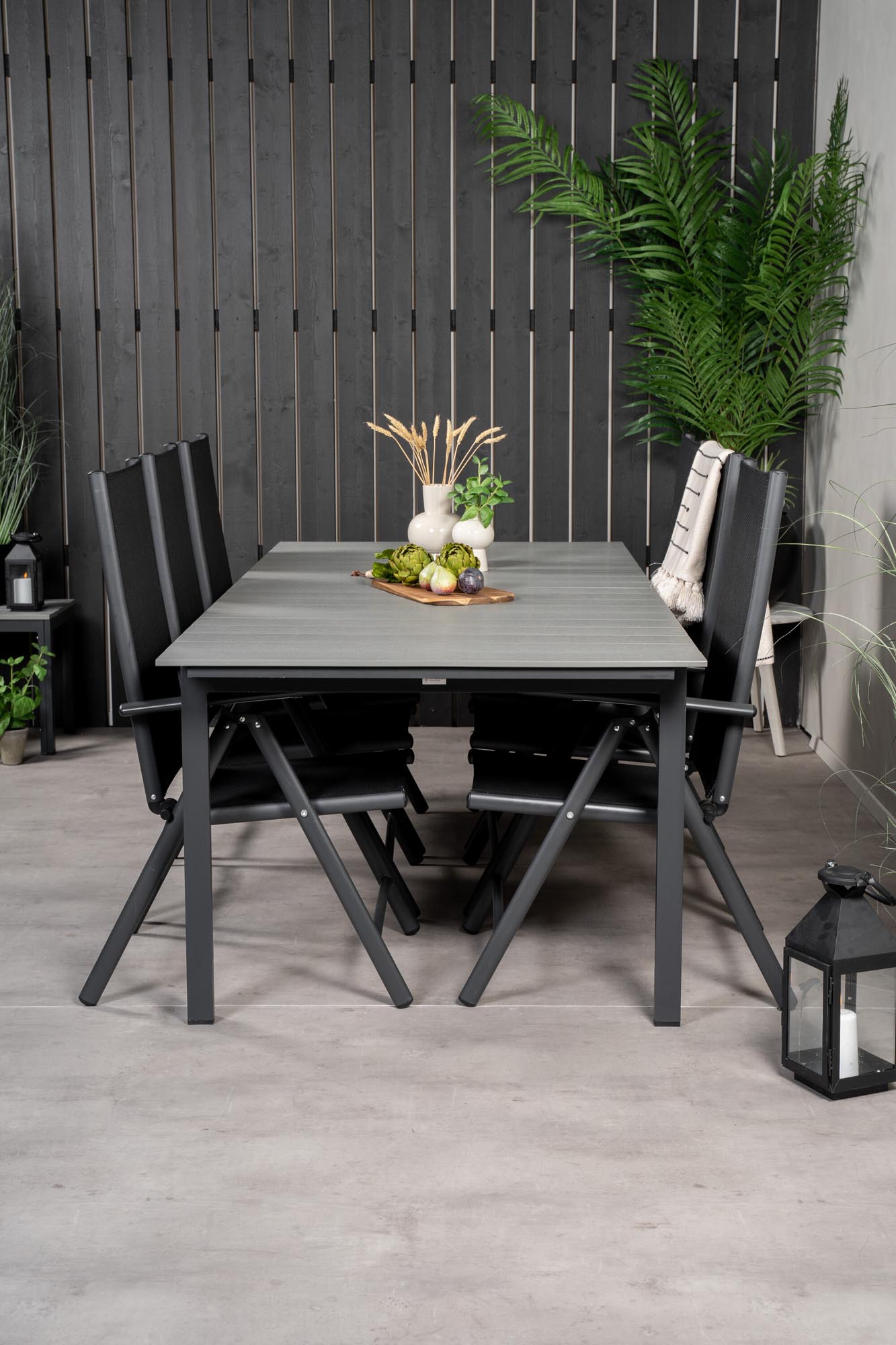 Levels Outdoor-Tischset + Break 224cm/6St. in Schwarz präsentiert im Onlineshop von KAQTU Design AG. Gartentischset ist von Venture Home