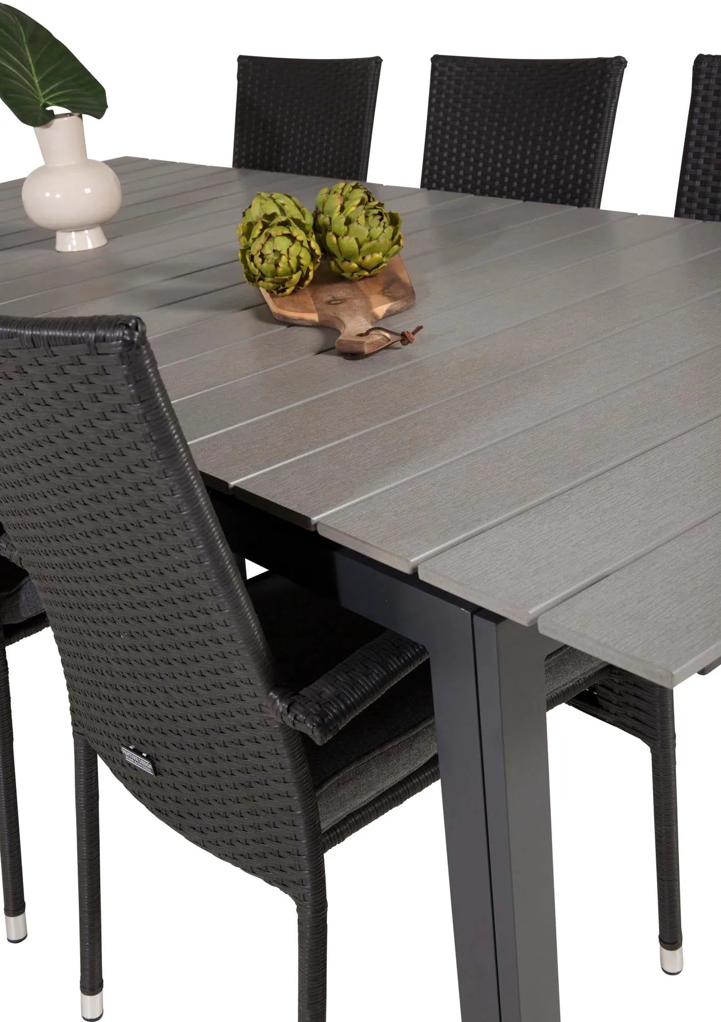 Robustes Outdoor-Tischset für gesellige Runden im Freien.