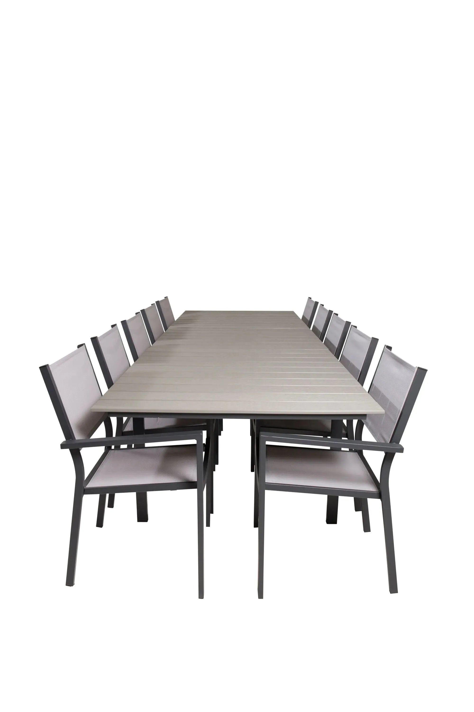 Stilvolles Esszimmerset: Levels Esstisch aus Aintwood, erweiterbar auf 324 cm, mit eleganten Copacabana Armstühlen.