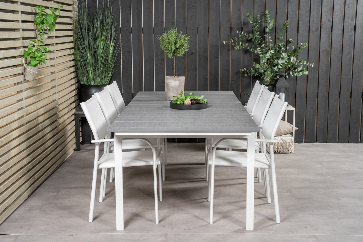 Weisses Gartentischset Levels & Santorini von Venture Home: rechteckiger Esstisch aus Aluminium und Aintwood mit stapelbaren Stühlen in Weiss.