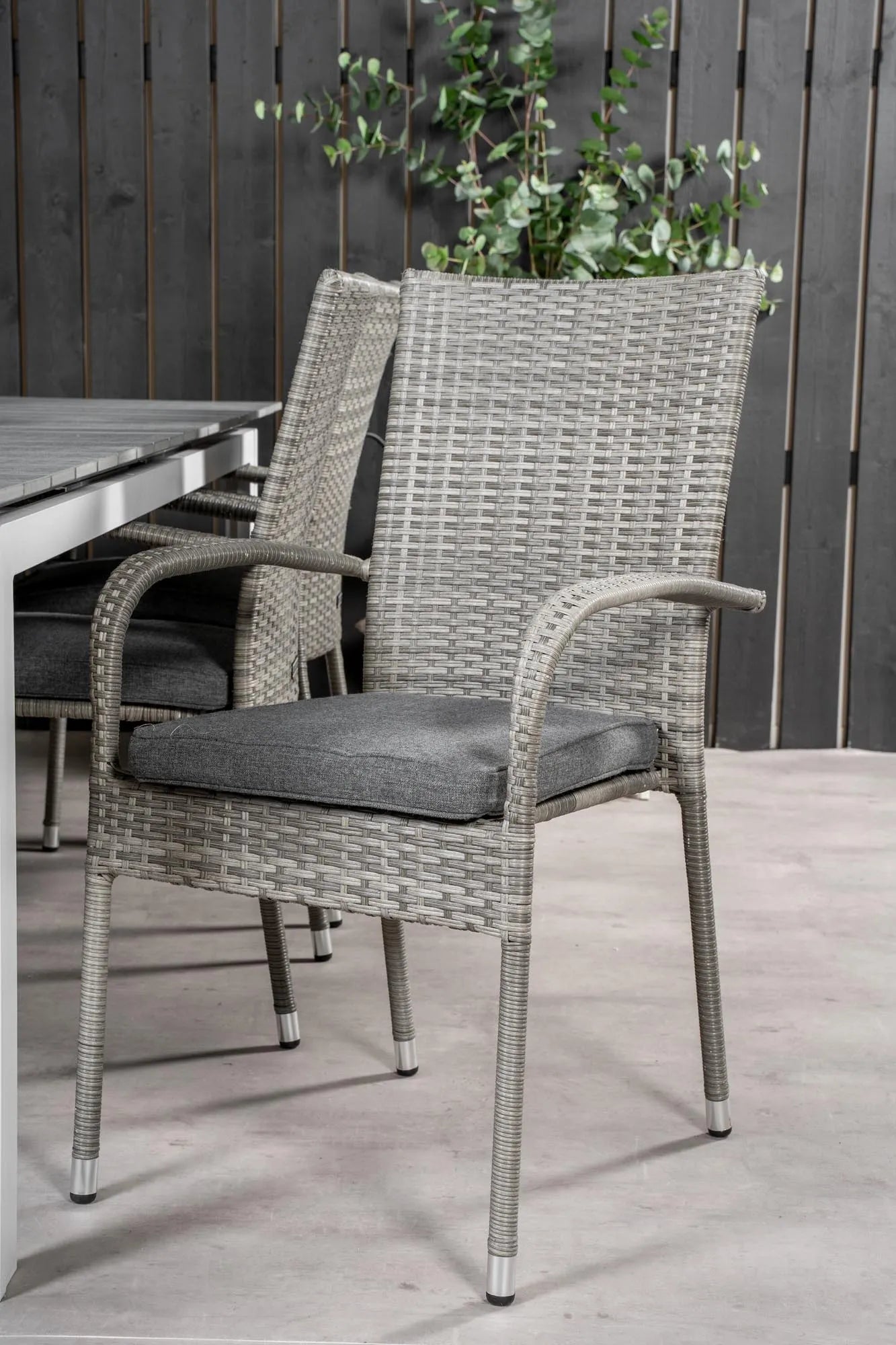 Elegantes Outdoor-Set für stilvolle Gartenmomente von Venture Home.