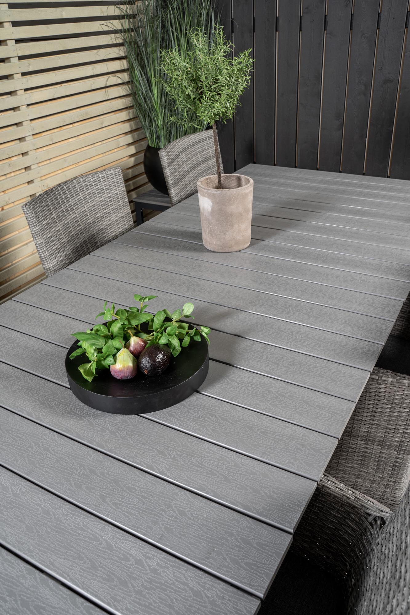 Levels Outdoor-Tischset + Malin 229cm/8St. in Grau präsentiert im Onlineshop von KAQTU Design AG. Gartentischset ist von Venture Home