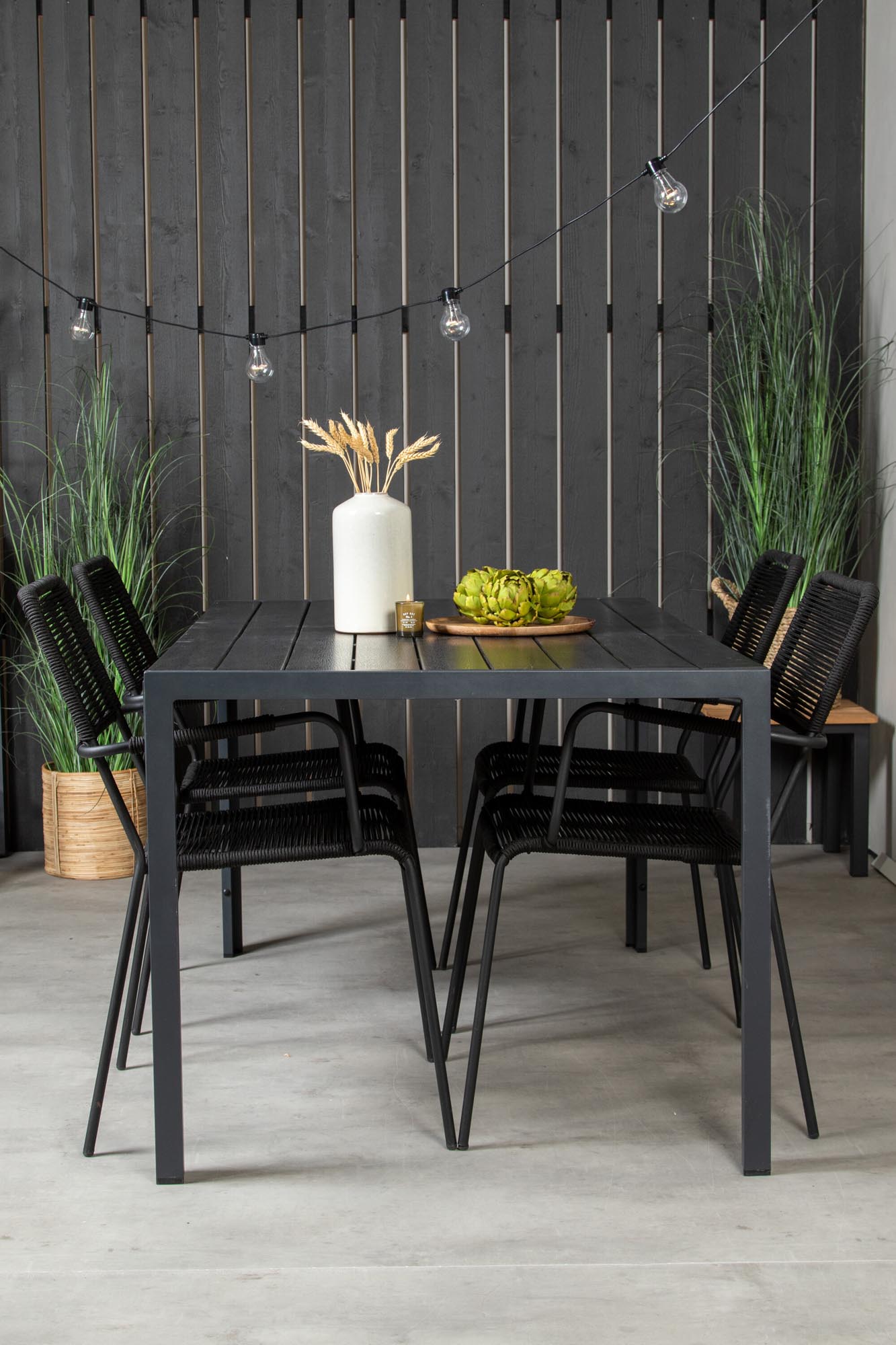 Break Outdoor-Tischset + Lindos Arm 150cm/4St. in Schwarz präsentiert im Onlineshop von KAQTU Design AG. Gartentischset ist von Venture Home