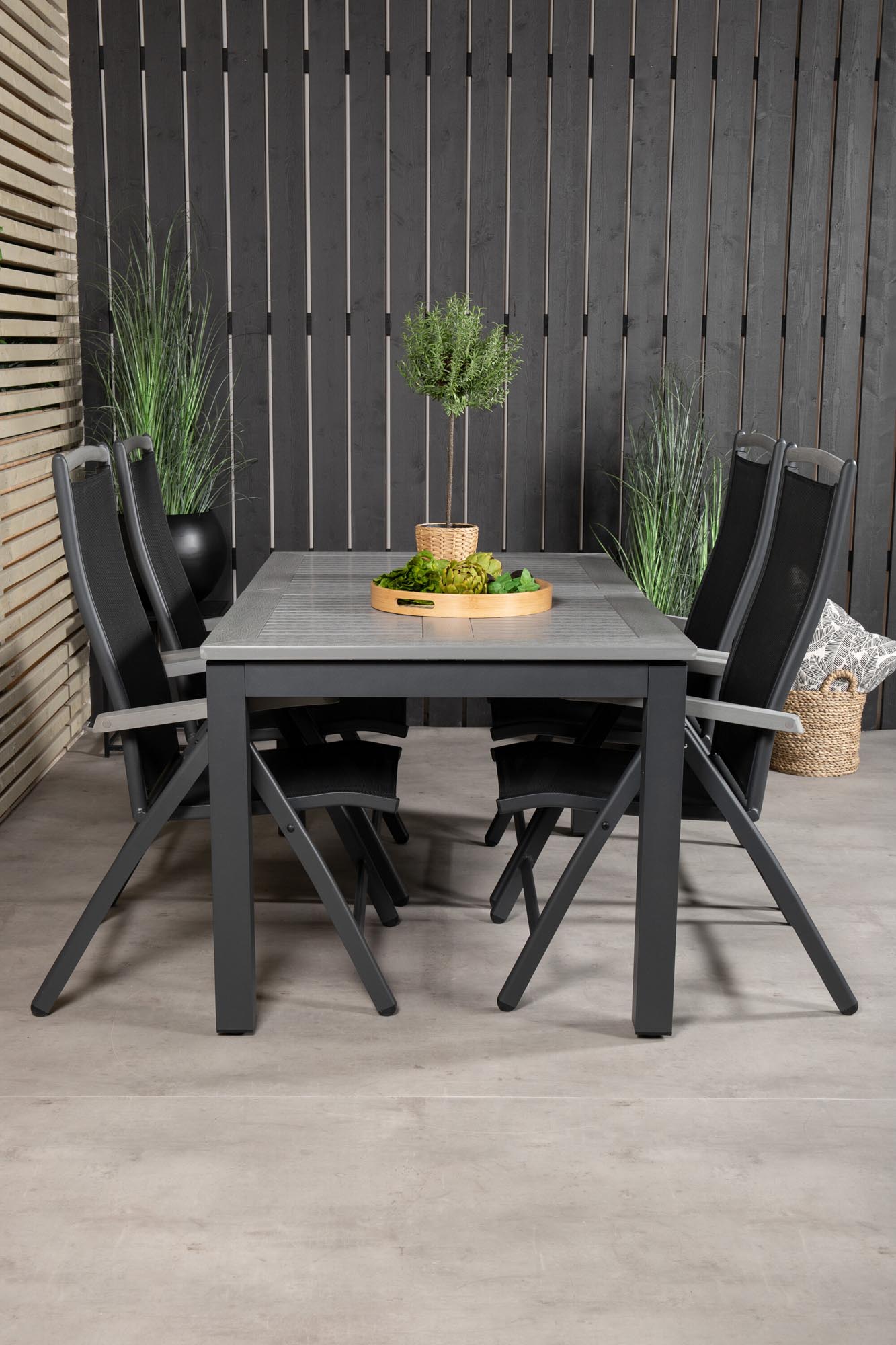 Albany Outdoor-Gartentischset ausziehbar 160cm/4St. in Schwarz präsentiert im Onlineshop von KAQTU Design AG. Gartentischset ist von Venture Home