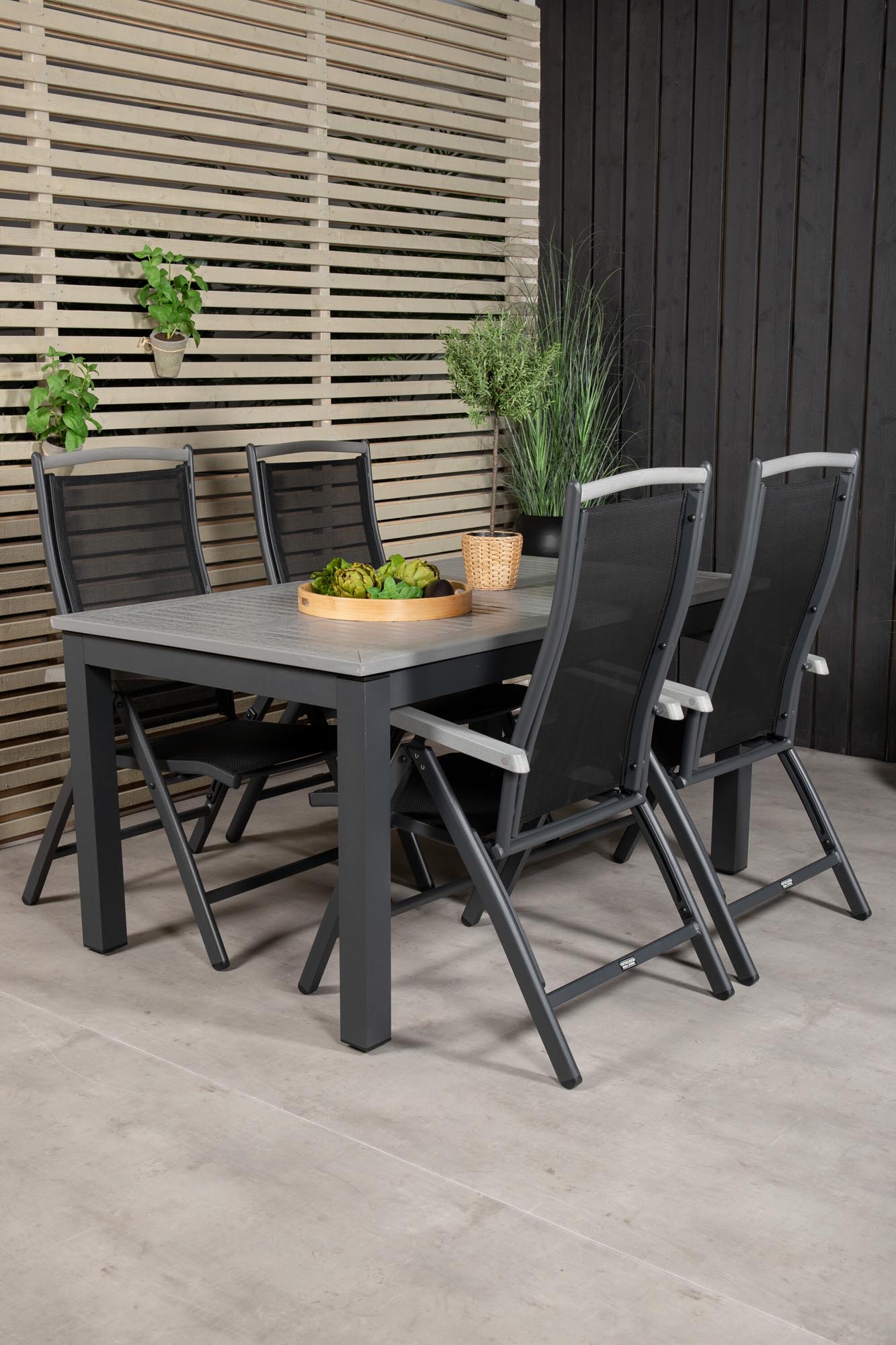 Albany Outdoor-Gartentischset ausziehbar 160cm/4St. in Schwarz präsentiert im Onlineshop von KAQTU Design AG. Gartentischset ist von Venture Home