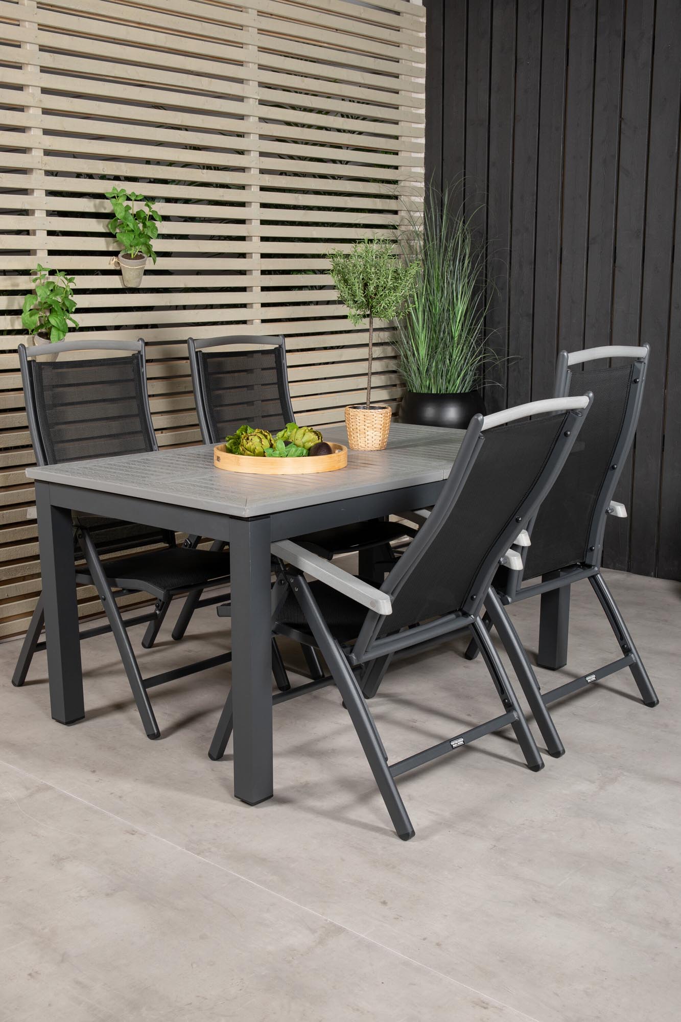 Albany Outdoor-Gartentischset ausziehbar 160cm/4St. in Schwarz präsentiert im Onlineshop von KAQTU Design AG. Gartentischset ist von Venture Home