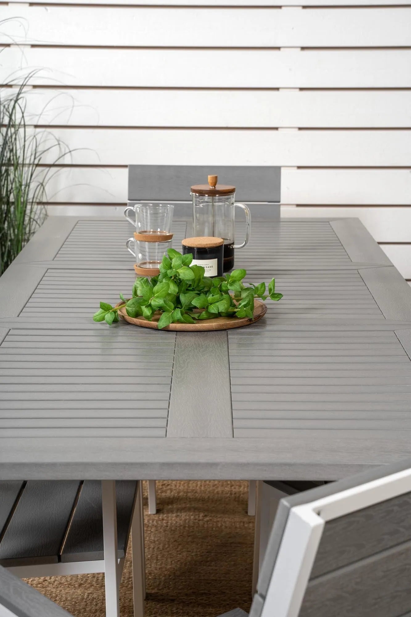 Venture Home Albany: Stilvolles, erweiterbares Outdoor-Esstischset.