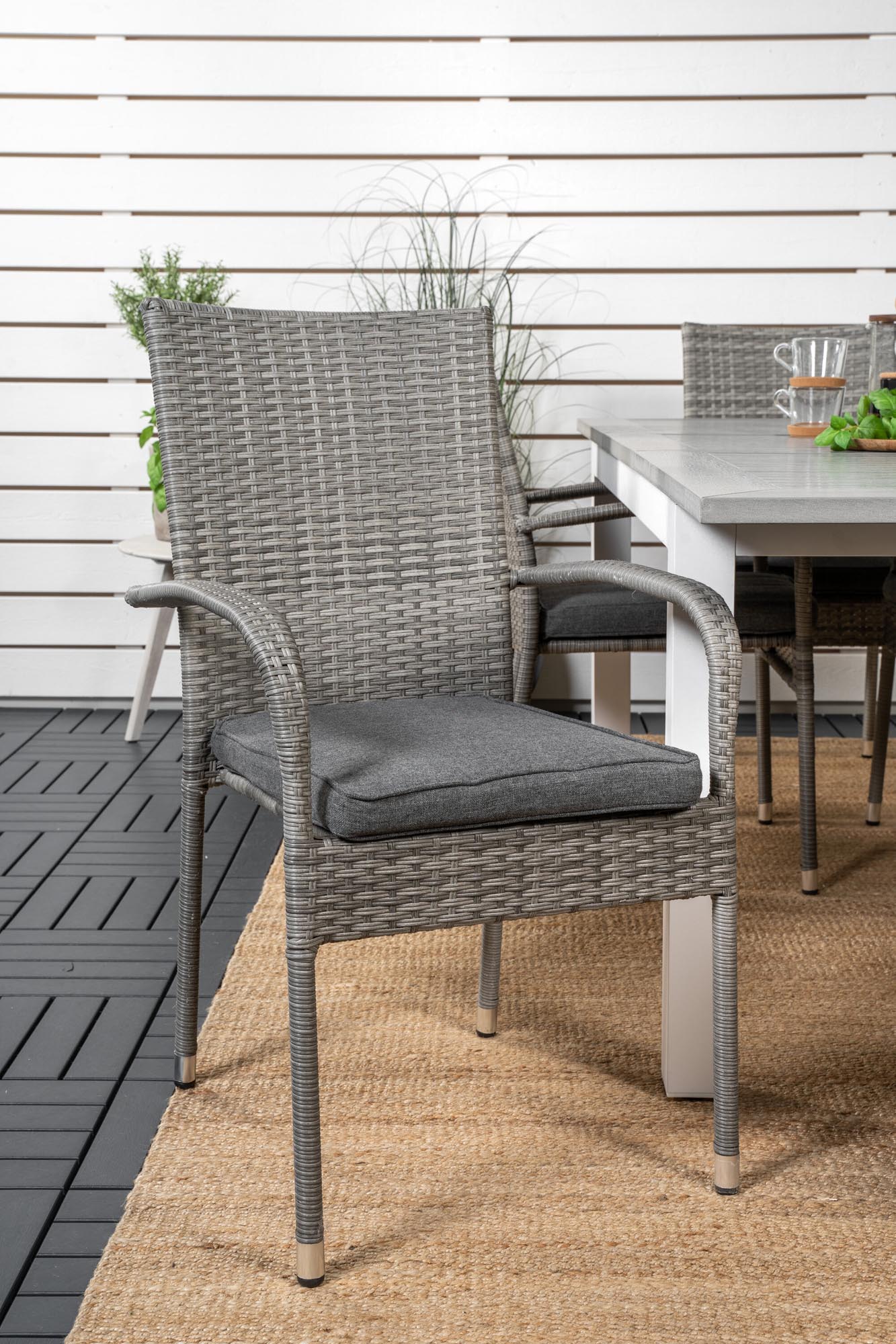 Albany Outdoor-Gartentischset ausziehbar + Anna 152cm/6St. in Grau präsentiert im Onlineshop von KAQTU Design AG. Gartentischset ist von Venture Home