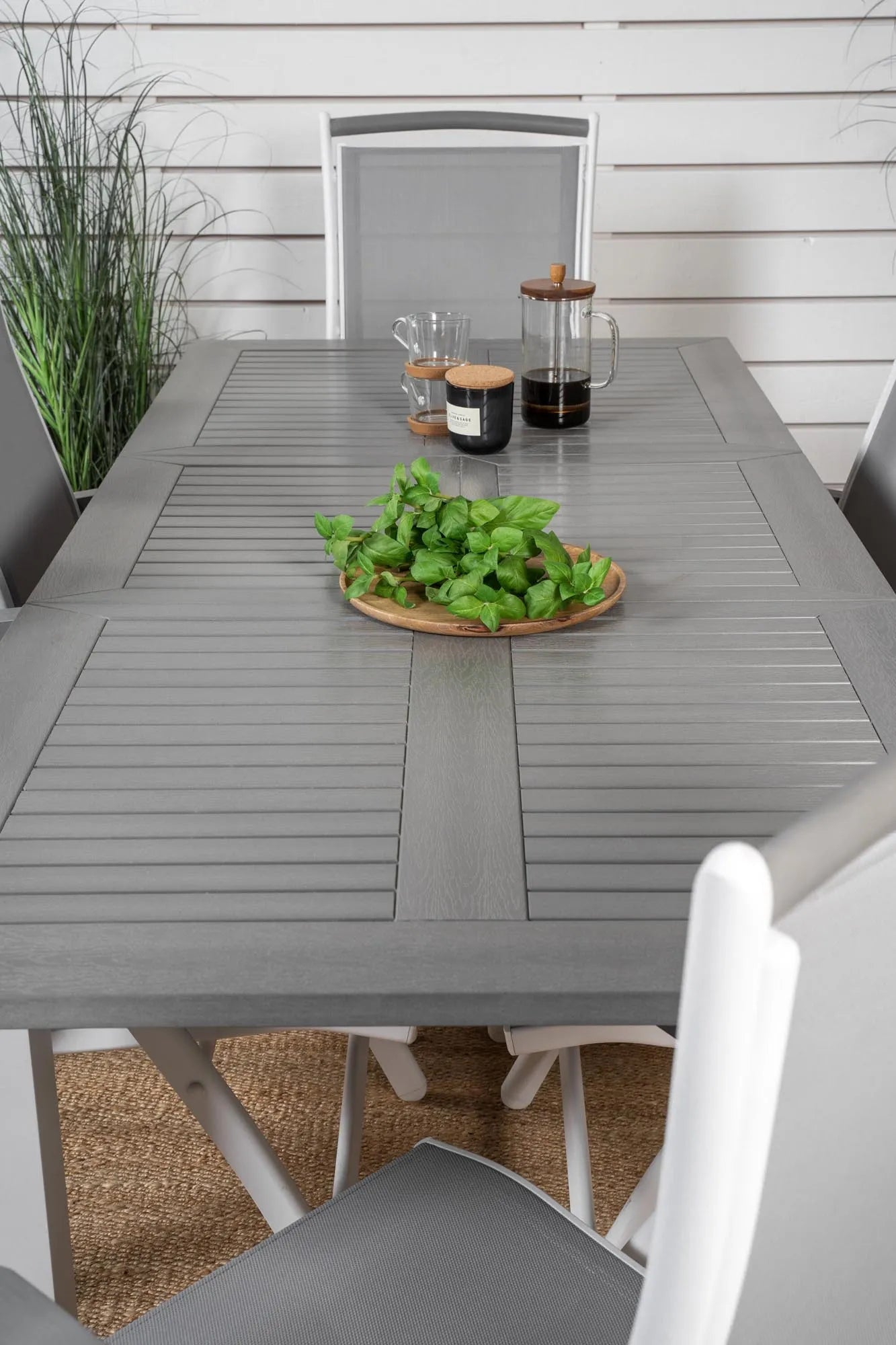 Elegantes Albany Set: Ausziehbarer Tisch & 6 Stühle für draußen.