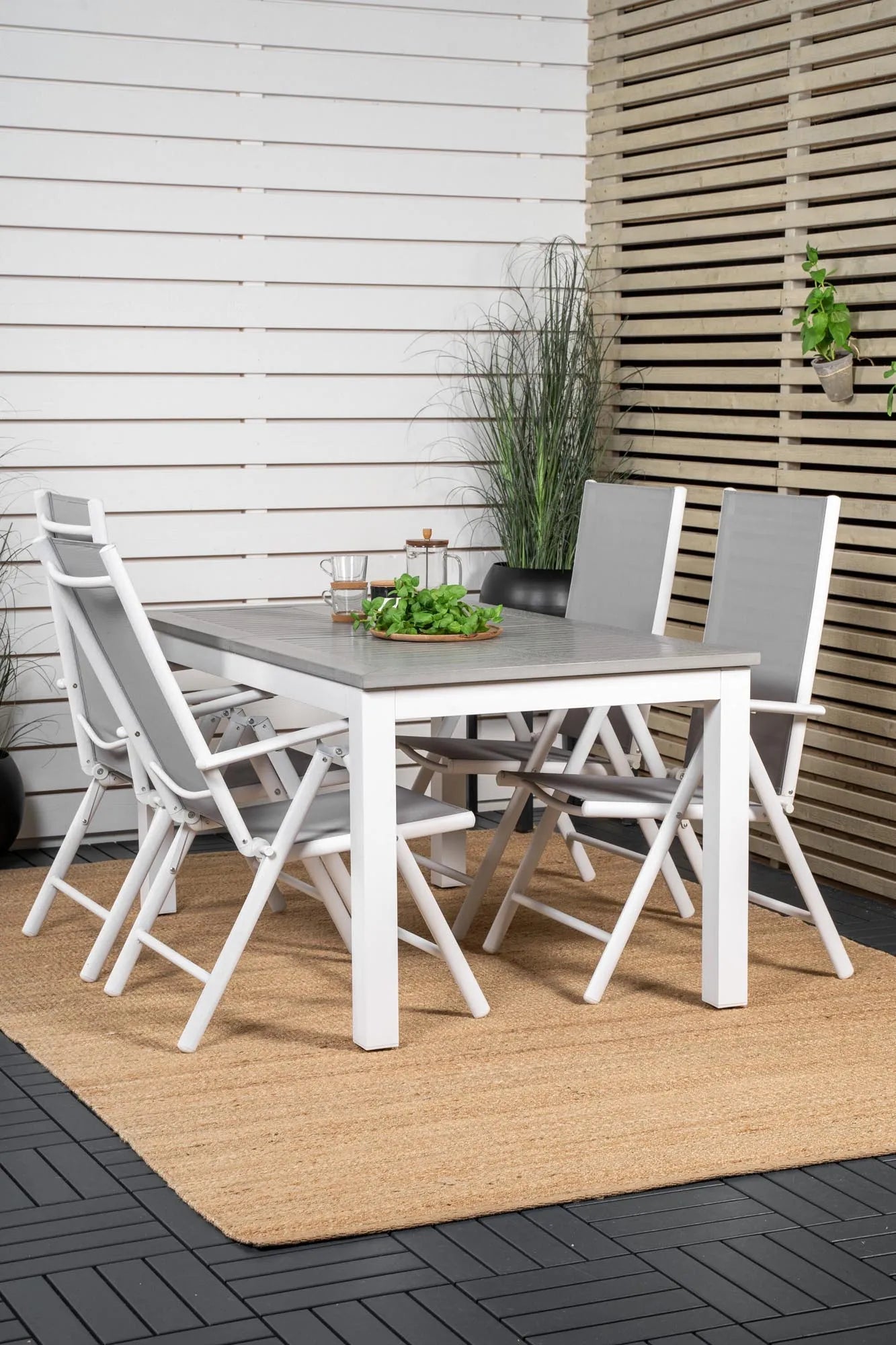 Venture Home Albany: Anpassbares Outdoor-Set für stilvolle Abende.
