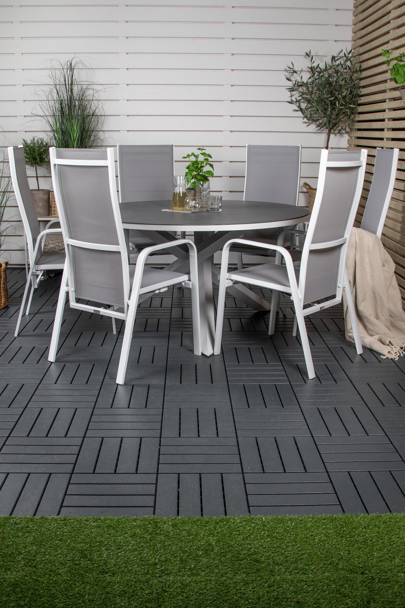 Copacabana Outdoor-Tischset ⌀140cm/6St. in Grau weiss präsentiert im Onlineshop von KAQTU Design AG. Gartentischset ist von Venture Home