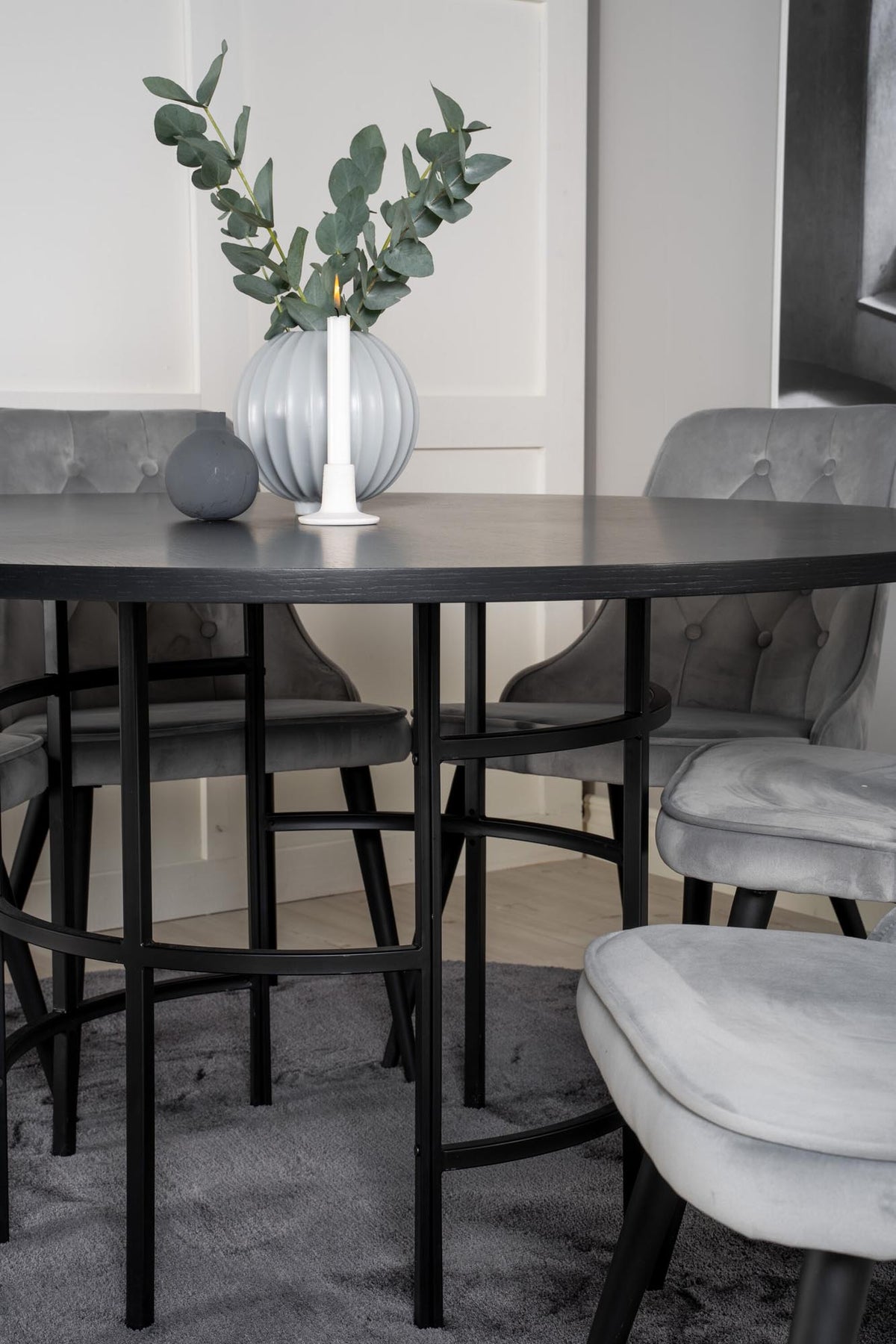 Esszimmerset Copenhagen + Velvet Deluxe ⌀140cm/6St. in Schwarz präsentiert im Onlineshop von KAQTU Design AG. Esszimmerset ist von Venture Home