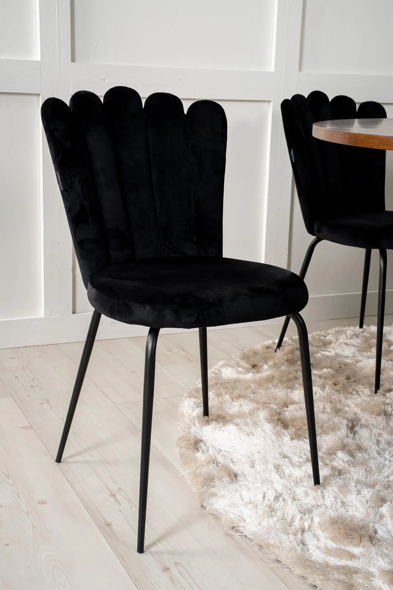Elegantes Esszimmerset für stilvolle Dinner im skandinavischen Design.