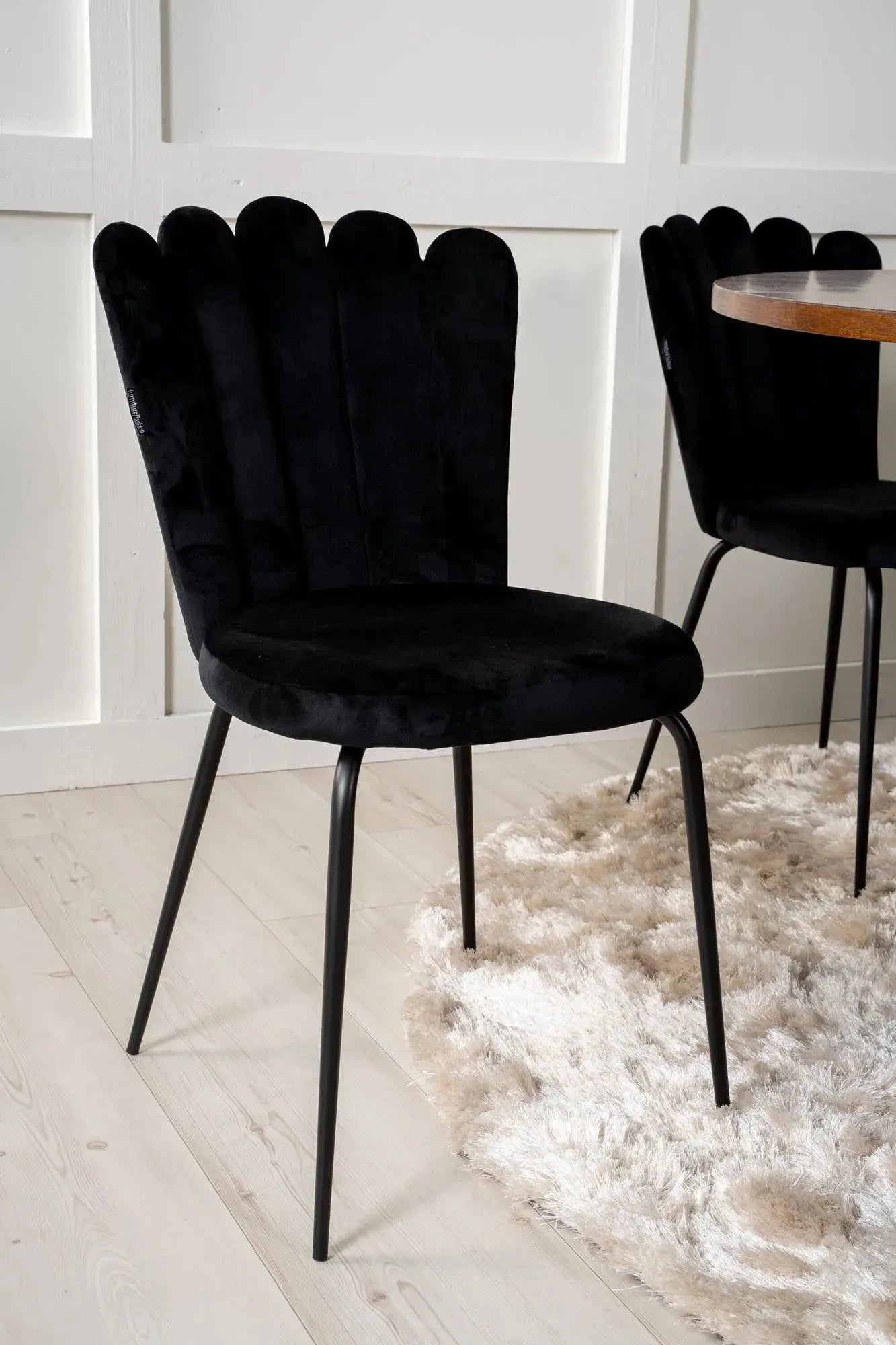 Elegantes Esszimmerset für stilvolle Dinner im skandinavischen Design.