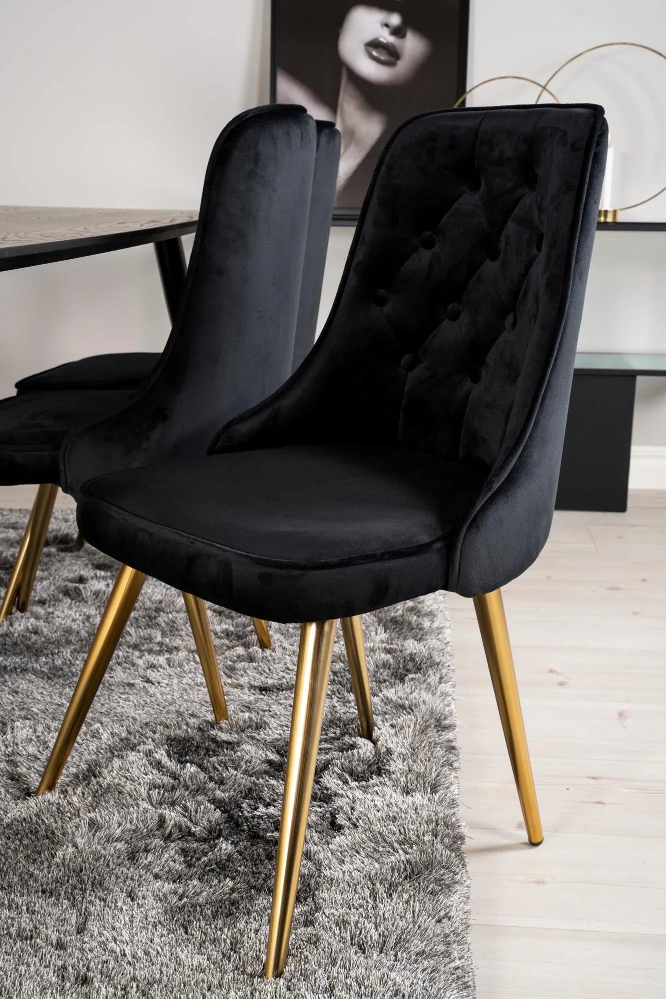 Stilvolles Dipp Esszimmerset 180cm mit 6 Velvet Deluxe Stühlen.