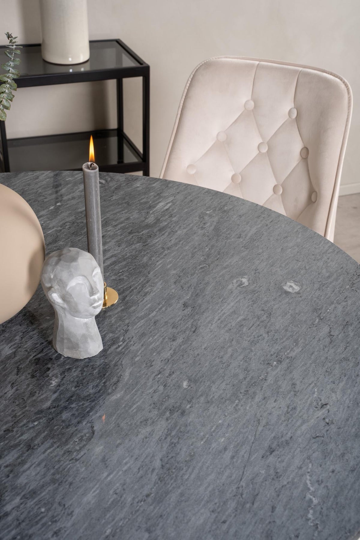 Estelle Esszimmerset + Velvet Deluxe ⌀106cm/4St. in Schwarz / Beige / Gold präsentiert im Onlineshop von KAQTU Design AG. Esszimmerset ist von Venture Home