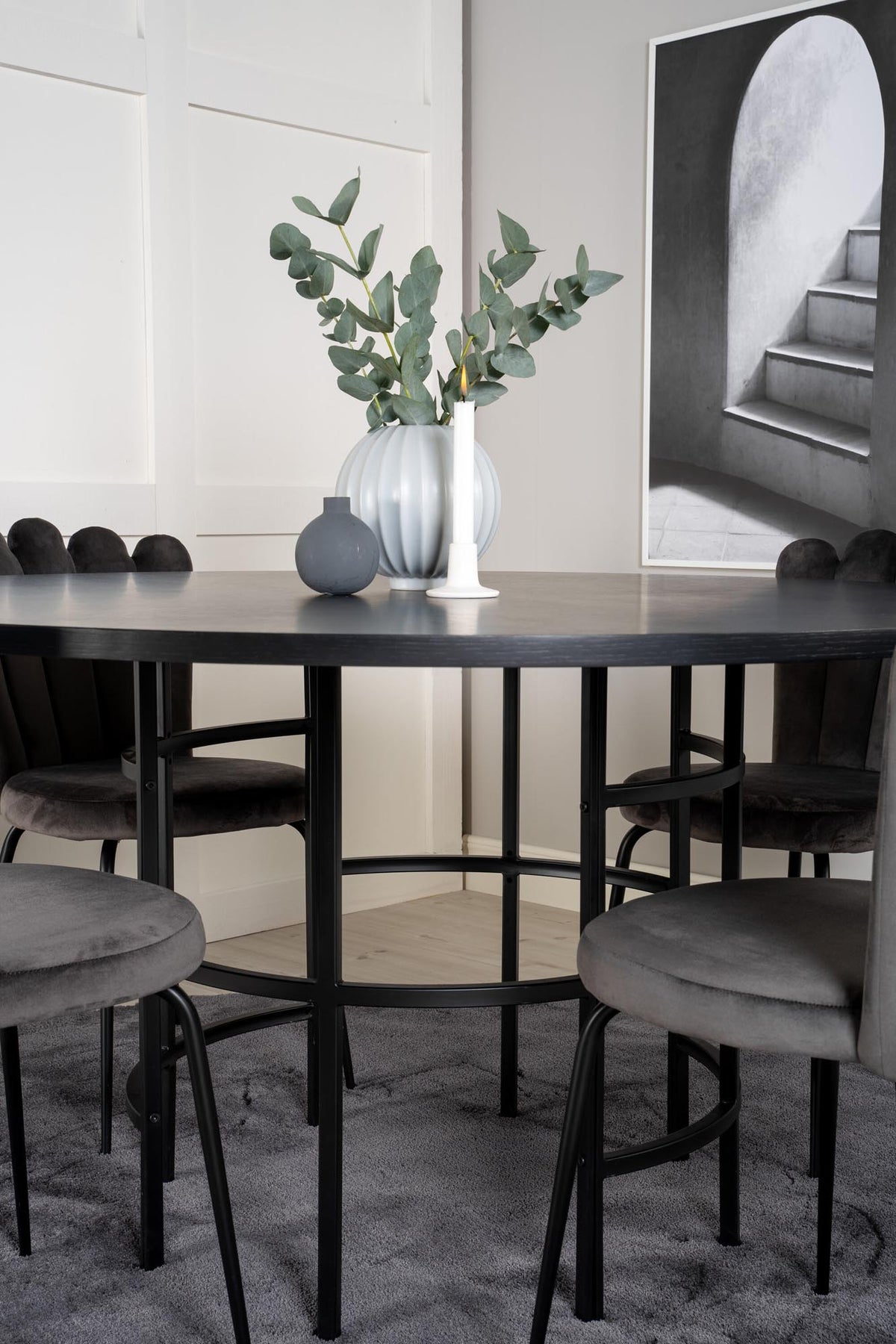 Esszimmerset Copenhagen + Limhamn Light ⌀140cm/4St. in Schwarzgrau präsentiert im Onlineshop von KAQTU Design AG. Esszimmerset ist von Venture Home