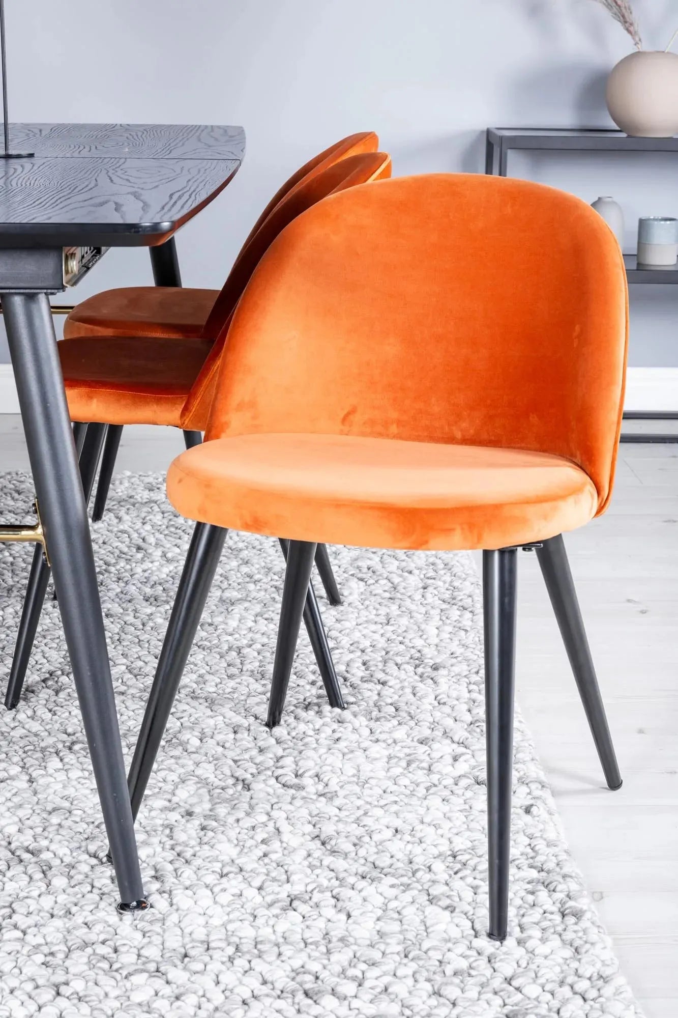 Elegantes Gold Esszimmerset, ausziehbar, 180cm, 6 Velvet Stühle.