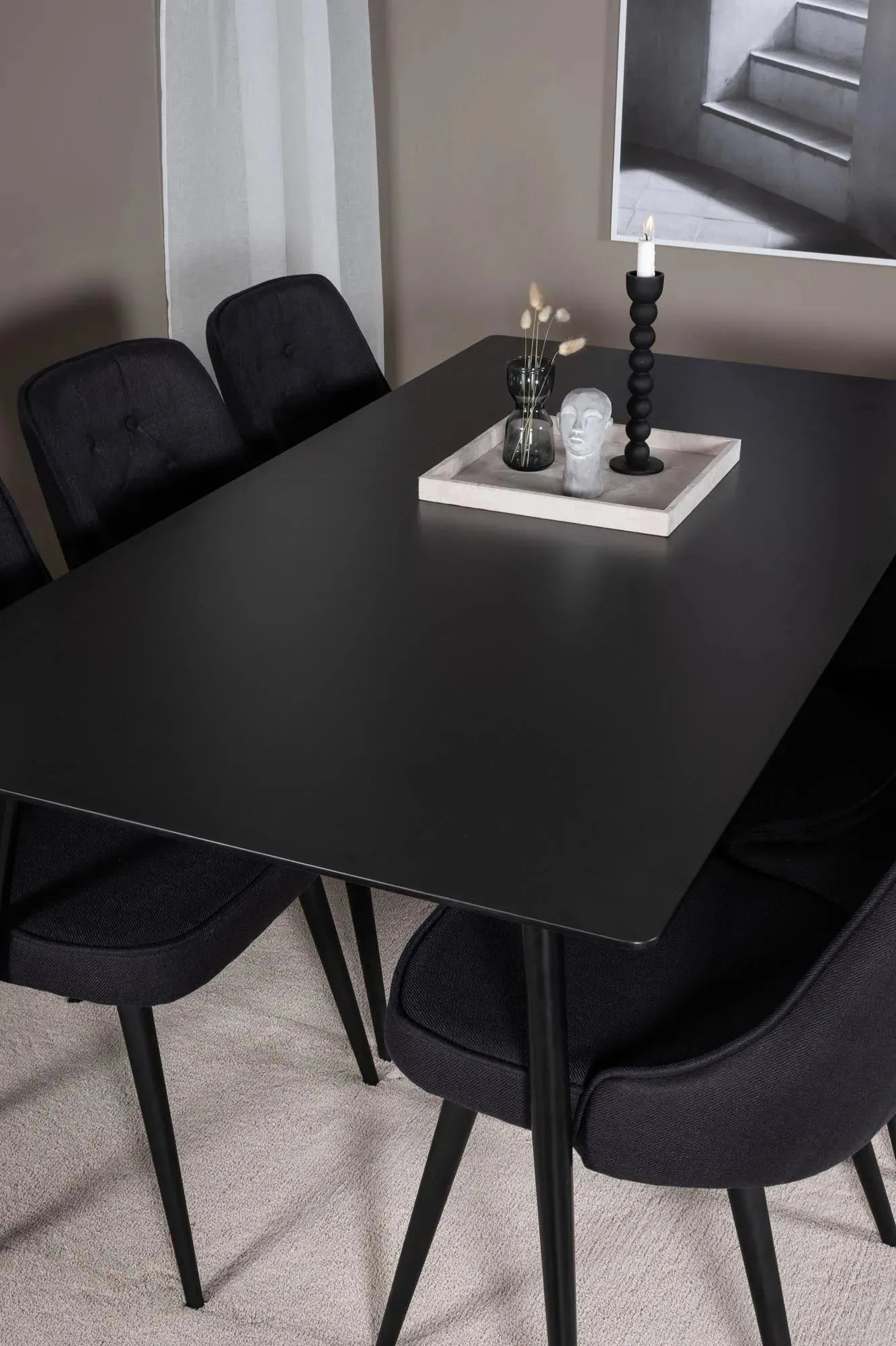 Elegantes Silar Esszimmerset mit 6 bequemen Velvet Deluxe Stühlen.