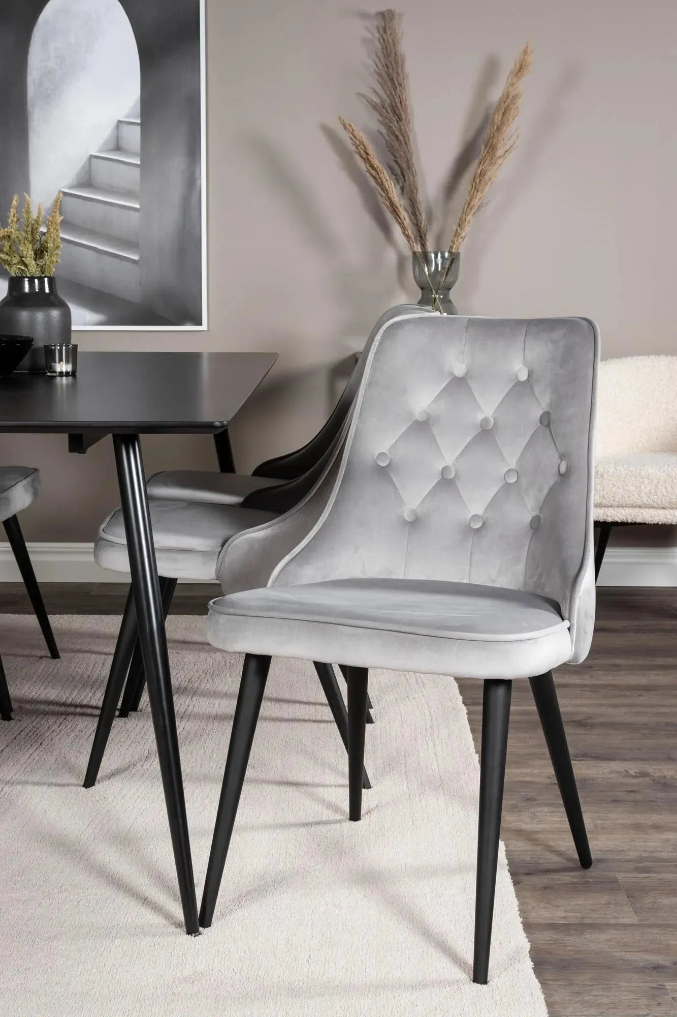 Silar Esszimmerset: 180cm Tisch & 6 Velvet Stühle von Venture Home.