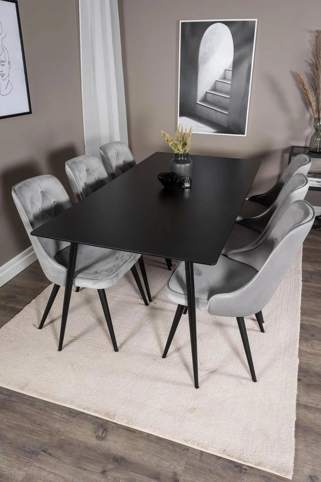 Luxuriöses Silar Esszimmerset: 180cm Tisch & 6 Samtstühle von Venture.