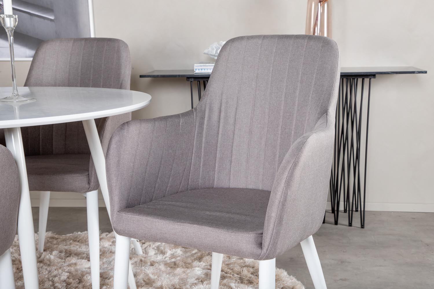 Plaza Esszimmerset + Comfort ⌀100cm/4St. in Weiss / Grau präsentiert im Onlineshop von KAQTU Design AG. Esszimmerset ist von Venture Home