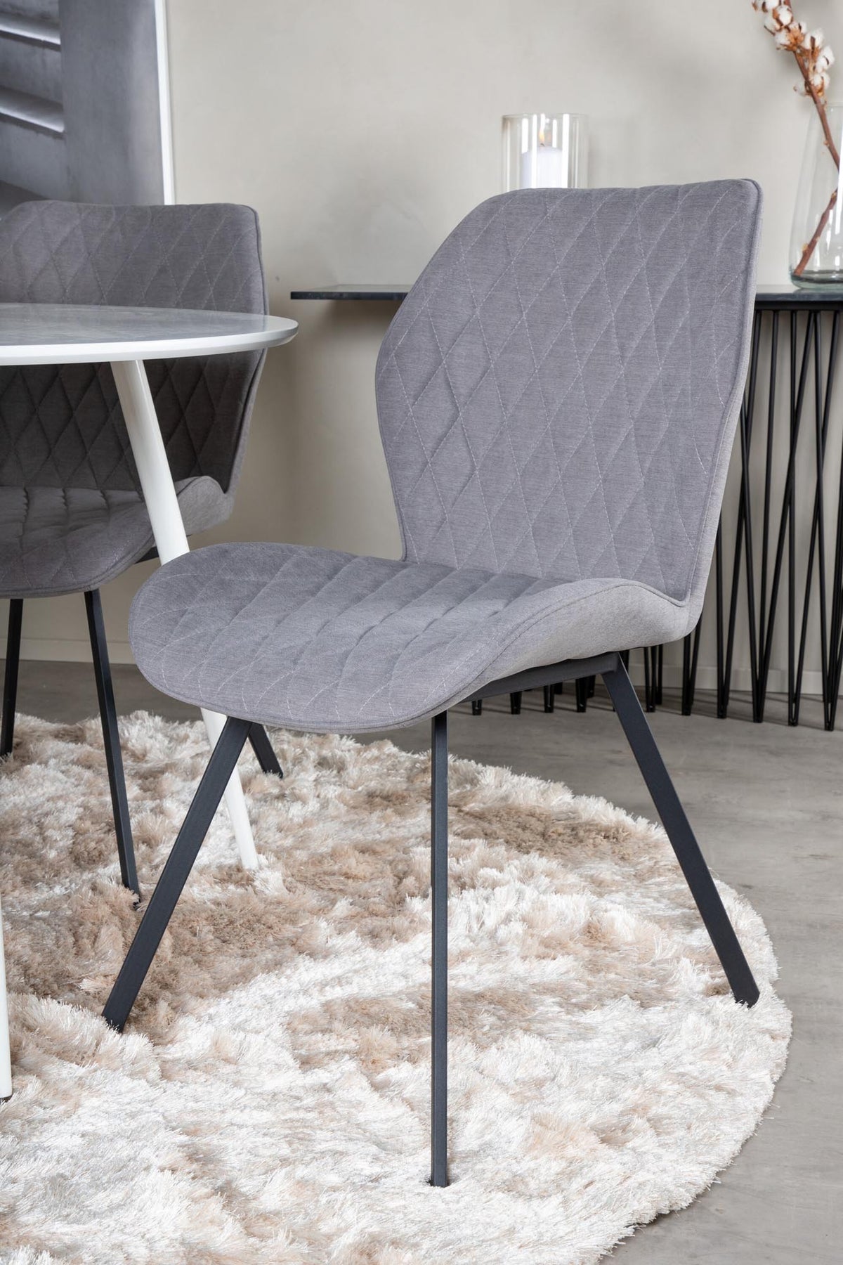 Plaza Esszimmerset + Gemma ⌀100cm/4St. in Weiss / Grau / Schwarz  präsentiert im Onlineshop von KAQTU Design AG. Esszimmerset ist von Venture Home
