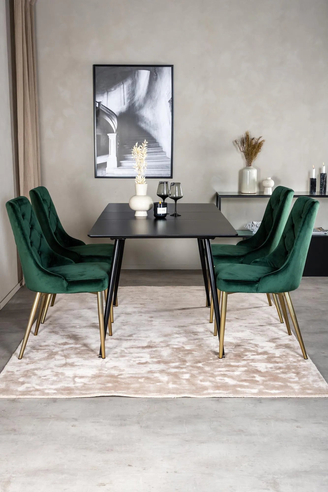 Elegantes Silar Esszimmerset: Ausziehbarer Tisch & 4 Velvet Stühle.