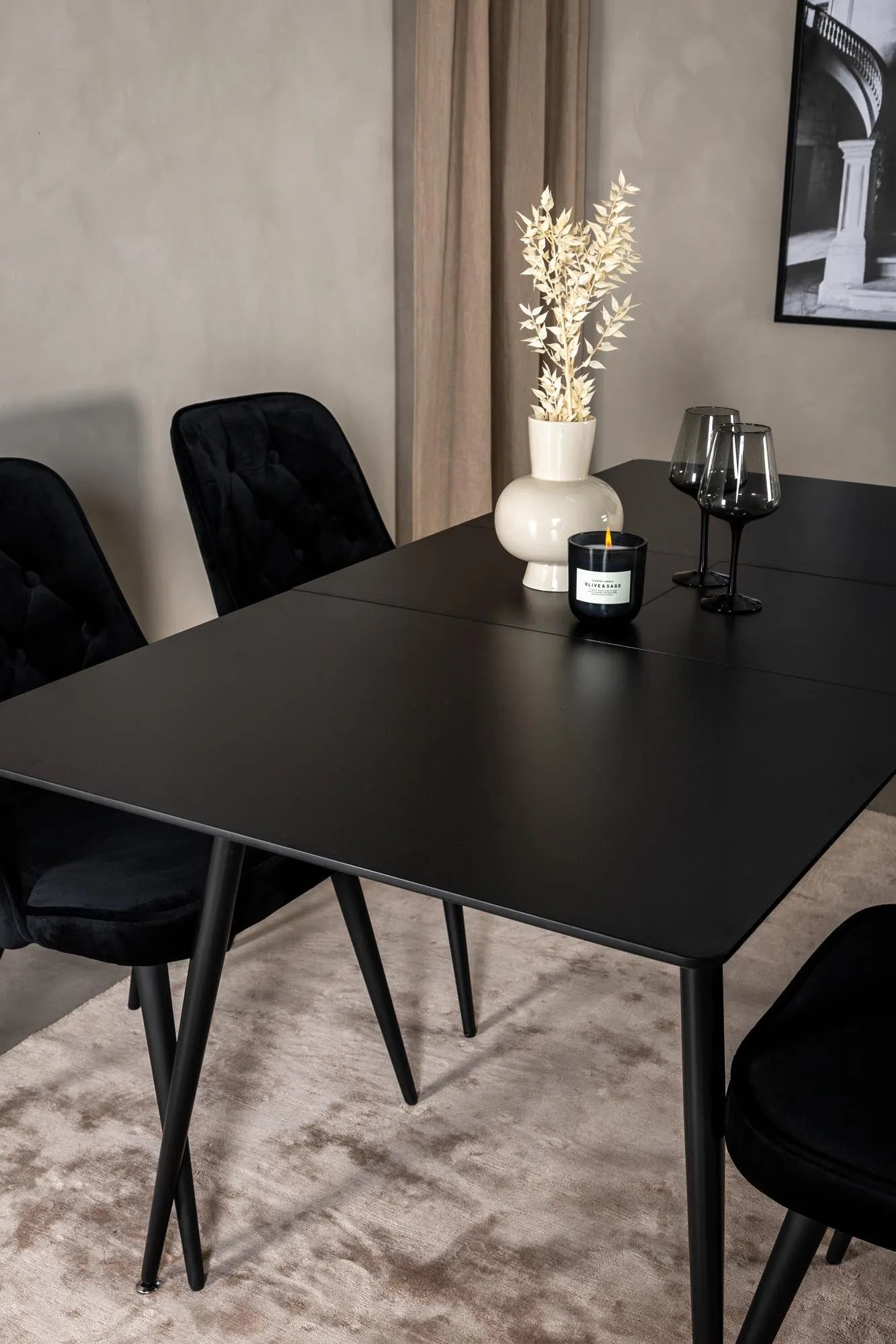 Venture Home Silar Set: Ausziehbarer Tisch & 4 Velvet Stühle, 120cm.