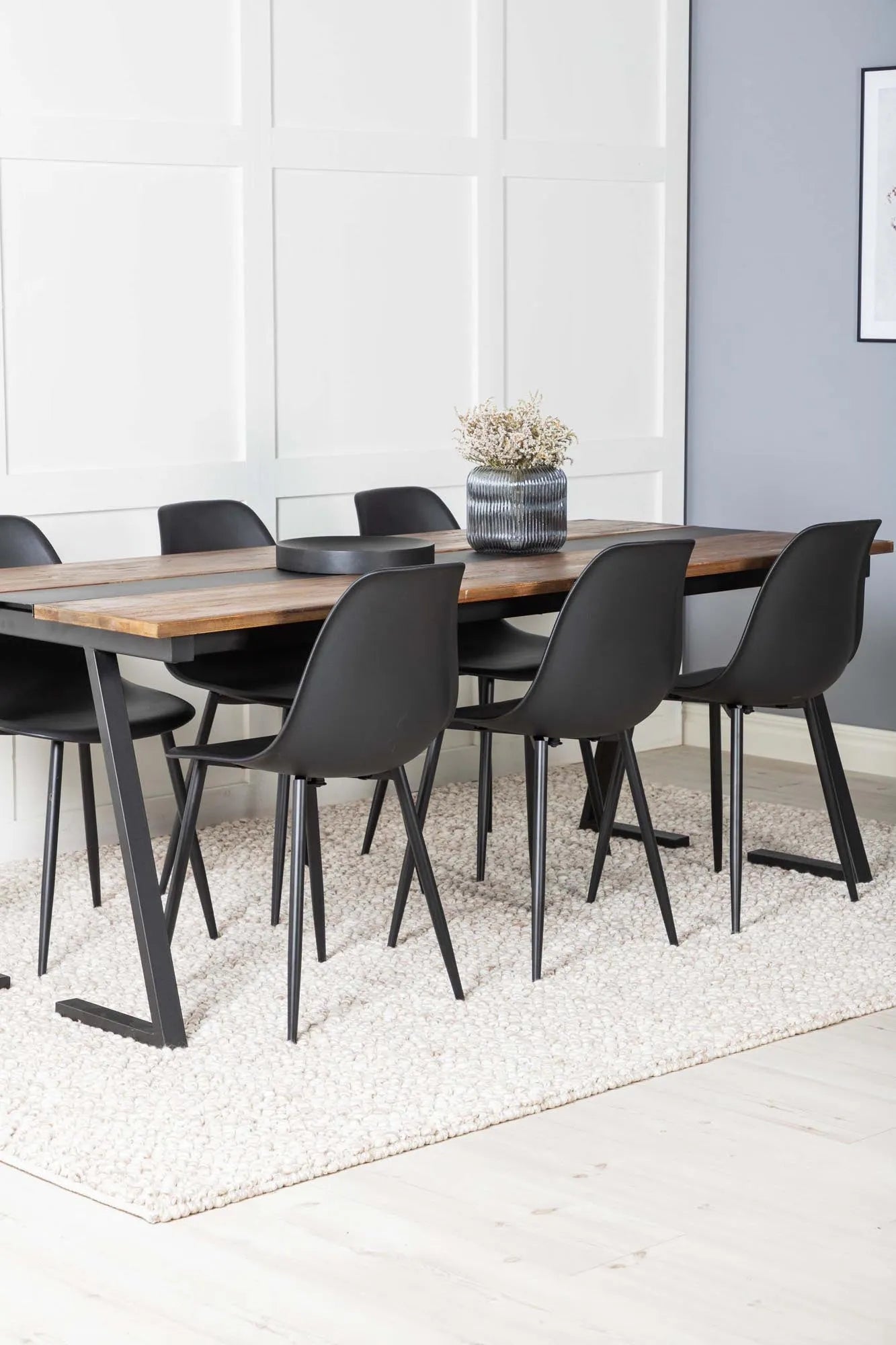 Elegantes Jakarta Esszimmerset: Komfort und Design für Ihr Zuhause.