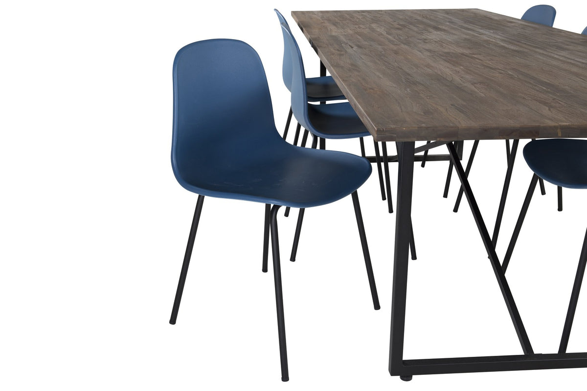 Esstisch Padang mit Teak-Tischplatte in Natur und Stahlbeinen, kombiniert mit blauen Arctic Stühlen mit schwarz pulverbeschichtetem Gestell.