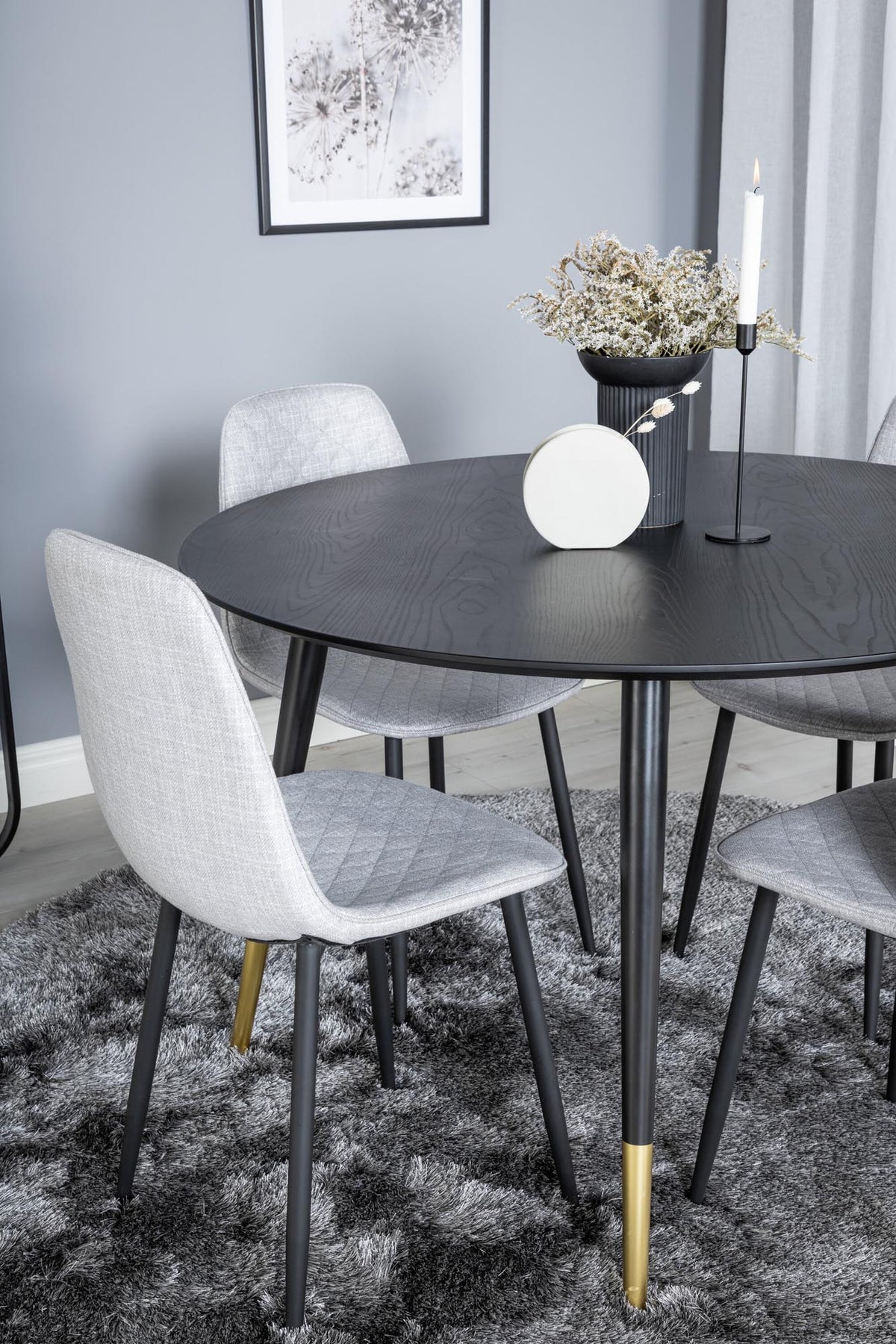 Dipp Esszimmerset + Polar ⌀115cm/4St. in Schwarz / Grau präsentiert im Onlineshop von KAQTU Design AG. Esszimmerset ist von Venture Home