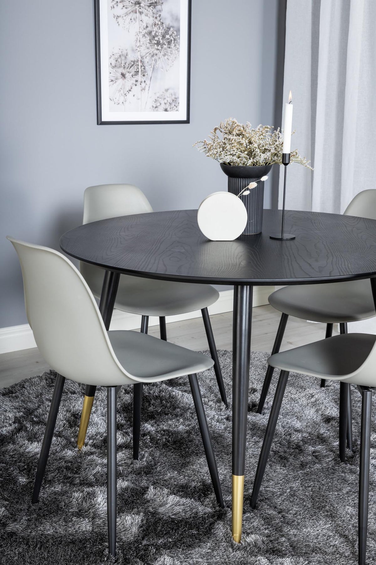 Dipp Esszimmerset + Polar ⌀115cm/4St. in Schwarz / Hellgrau präsentiert im Onlineshop von KAQTU Design AG. Esszimmerset ist von Venture Home