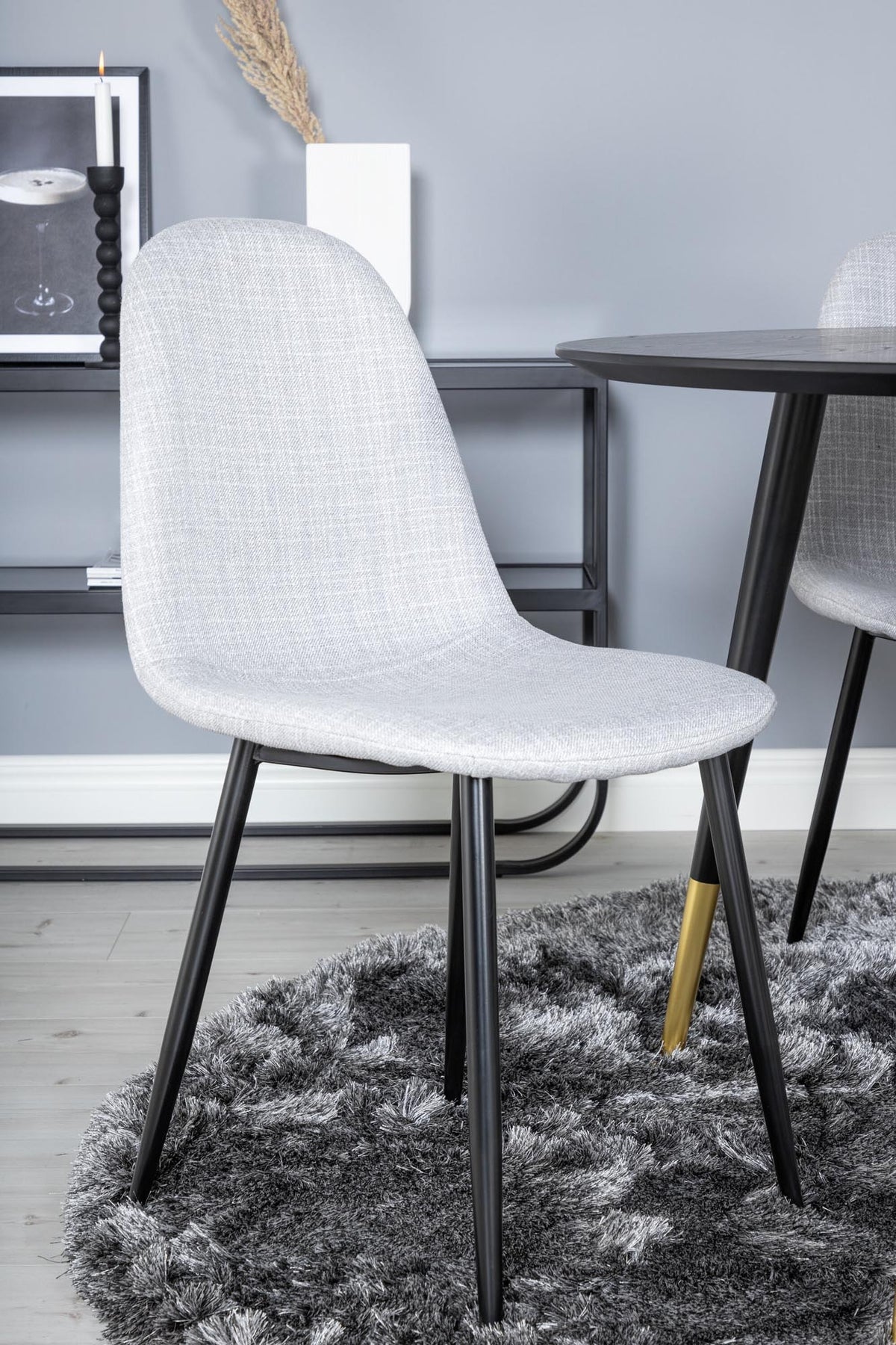 Dipp Esszimmerset + Polar ⌀115cm/4St. in Schwarzgrau präsentiert im Onlineshop von KAQTU Design AG. Esszimmerset ist von Venture Home