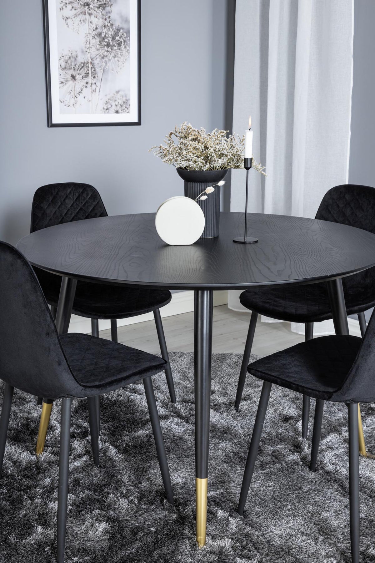 Dipp Esszimmerset + Polar ⌀115cm/4St. in Schwarz / Gold präsentiert im Onlineshop von KAQTU Design AG. Esszimmerset ist von Venture Home