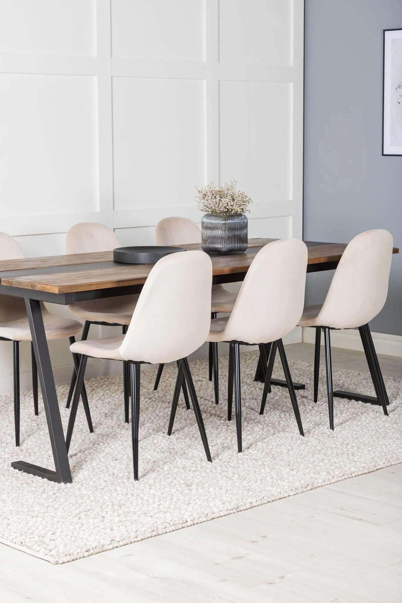 Stilvolles Jakarta Esszimmerset: Zeitloses Design für Ihr Zuhause.