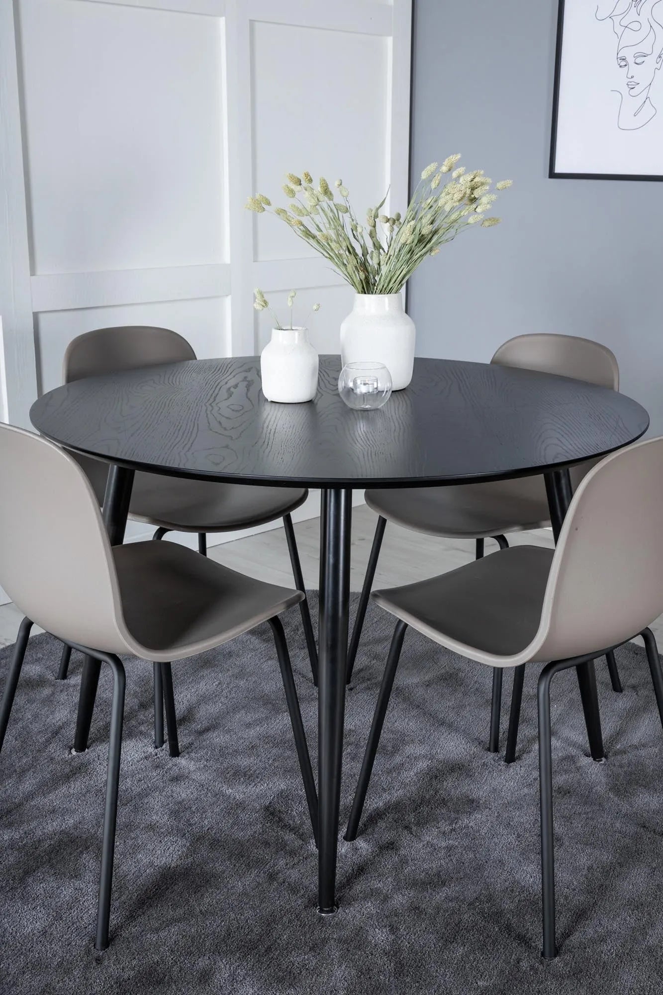 Elegantes Dipp Esszimmerset: Perfekte Harmonie aus Design und Komfort.