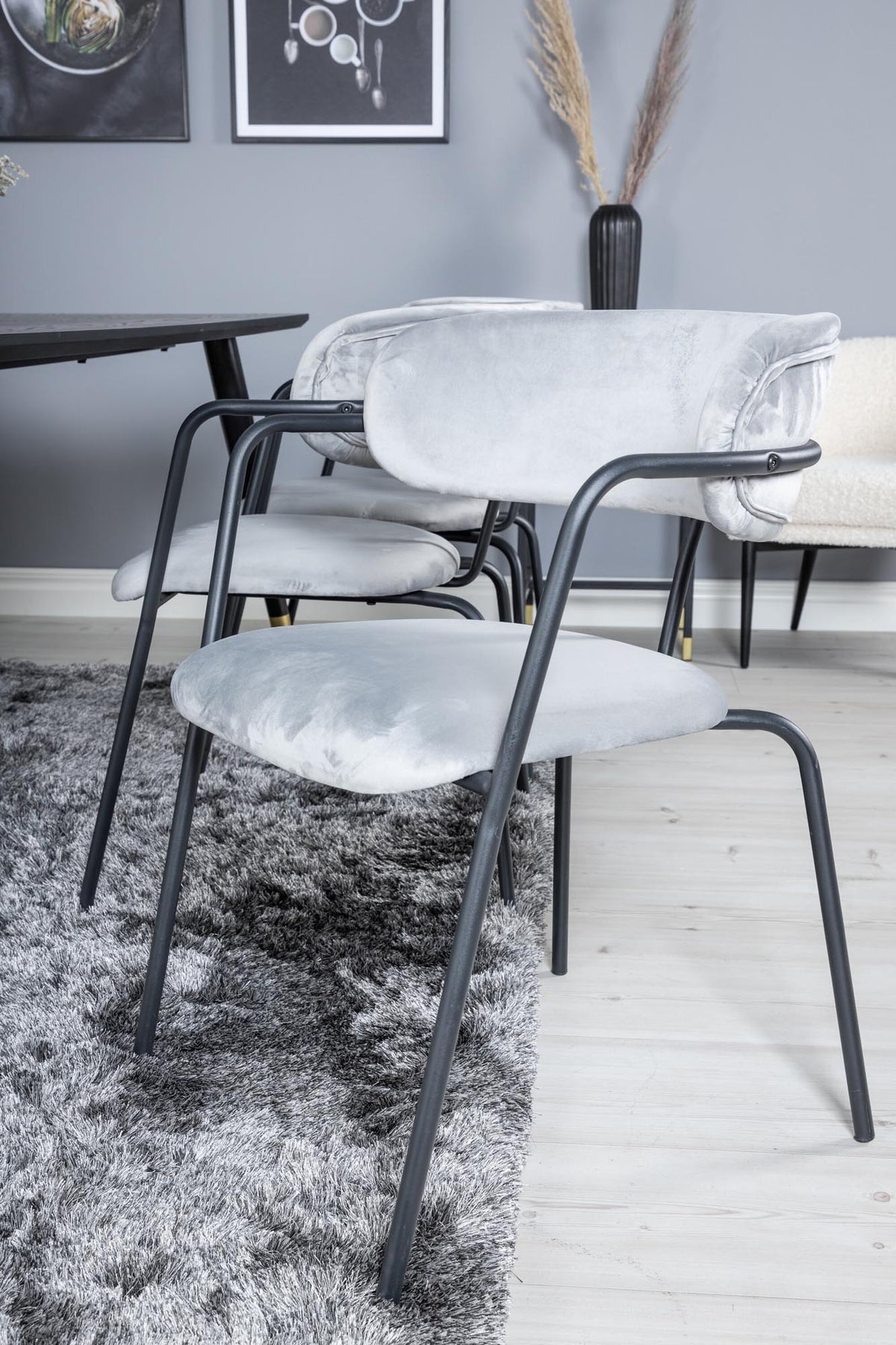 Dipp Esszimmerset + Arrow 180cm/6St. in Weiss / Schwarz präsentiert im Onlineshop von KAQTU Design AG. Esszimmerset ist von Venture Home