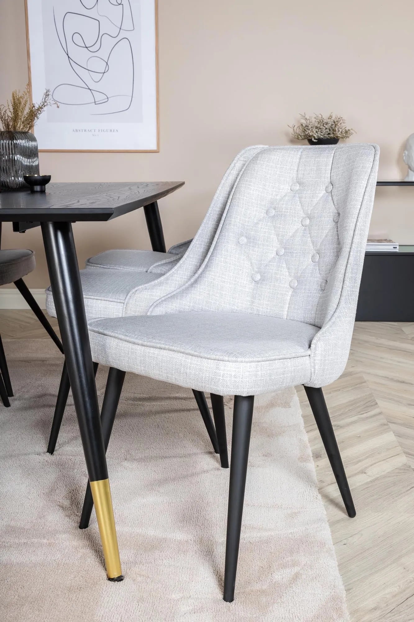 Luxuriöses Esszimmerset für 6: Eleganz trifft auf Komfort.
