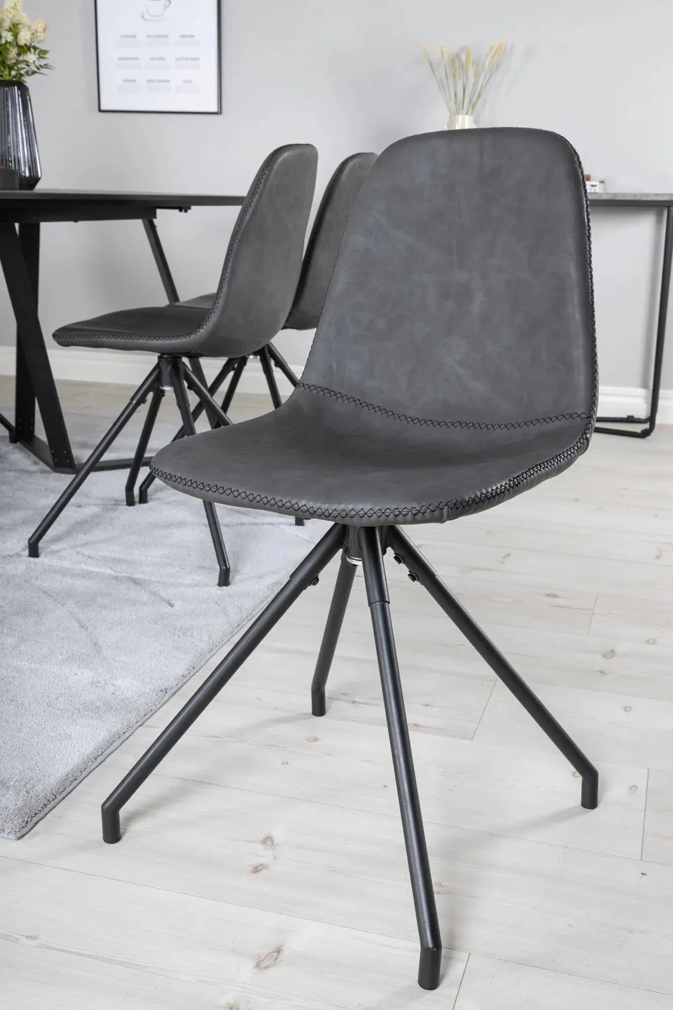 Das Marina Esszimmerset Polar 180cm/6St. von Venture Home bietet stilvolles Design und Komfort für Ihr Esszimmer.