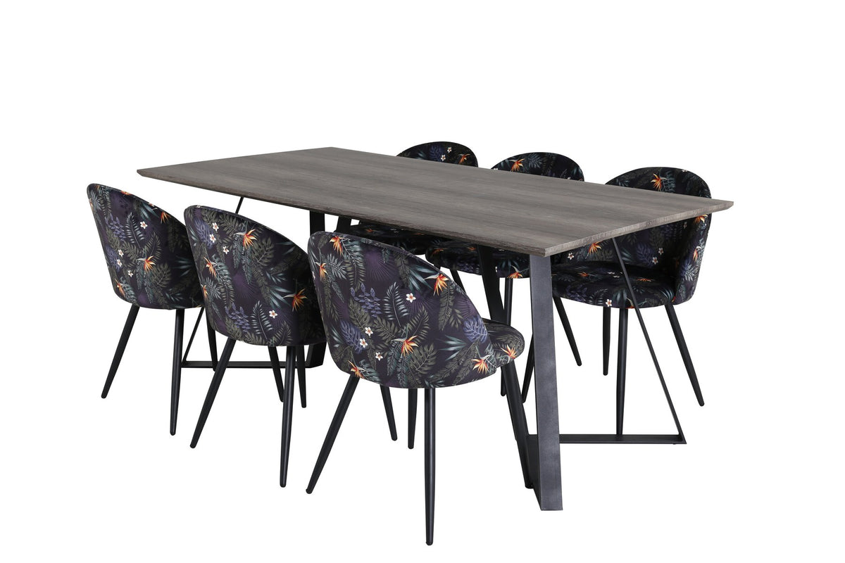 Zwei schwarze Esszimmerstühle mit Stahlgestell und MDF-Sitzfläche neben einem rechteckigen Esstisch mit grauer MDF-Platte und Stahlbeinen.